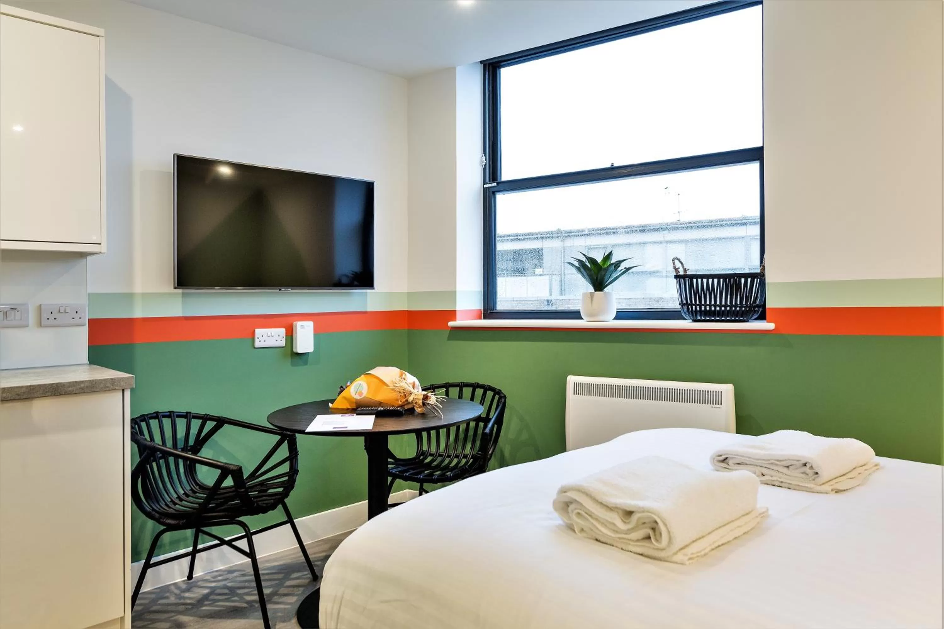 Dining area, Bed in Your Apartment I Clifton Village