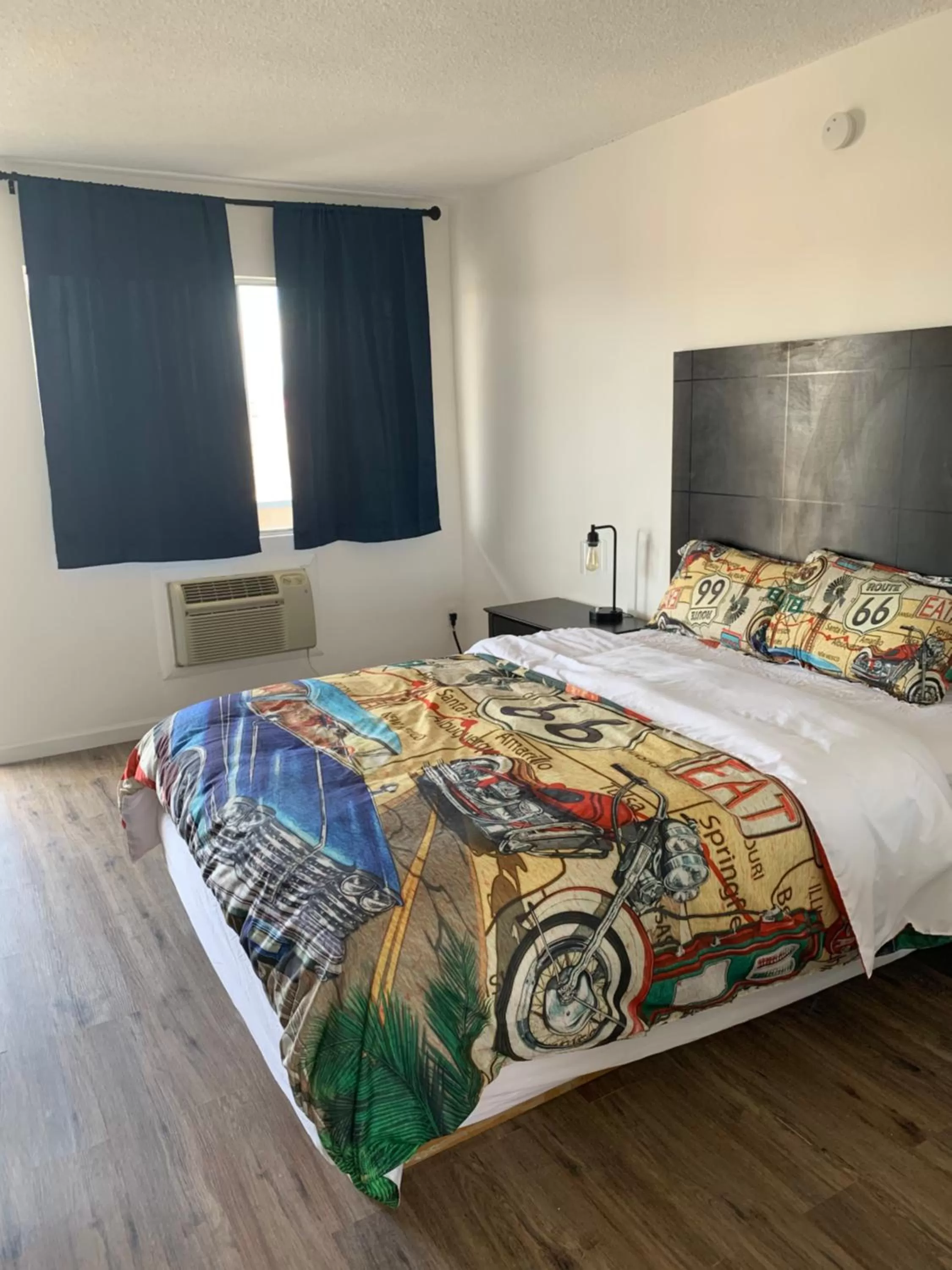 Photo of the whole room, Bed in Almara Inn