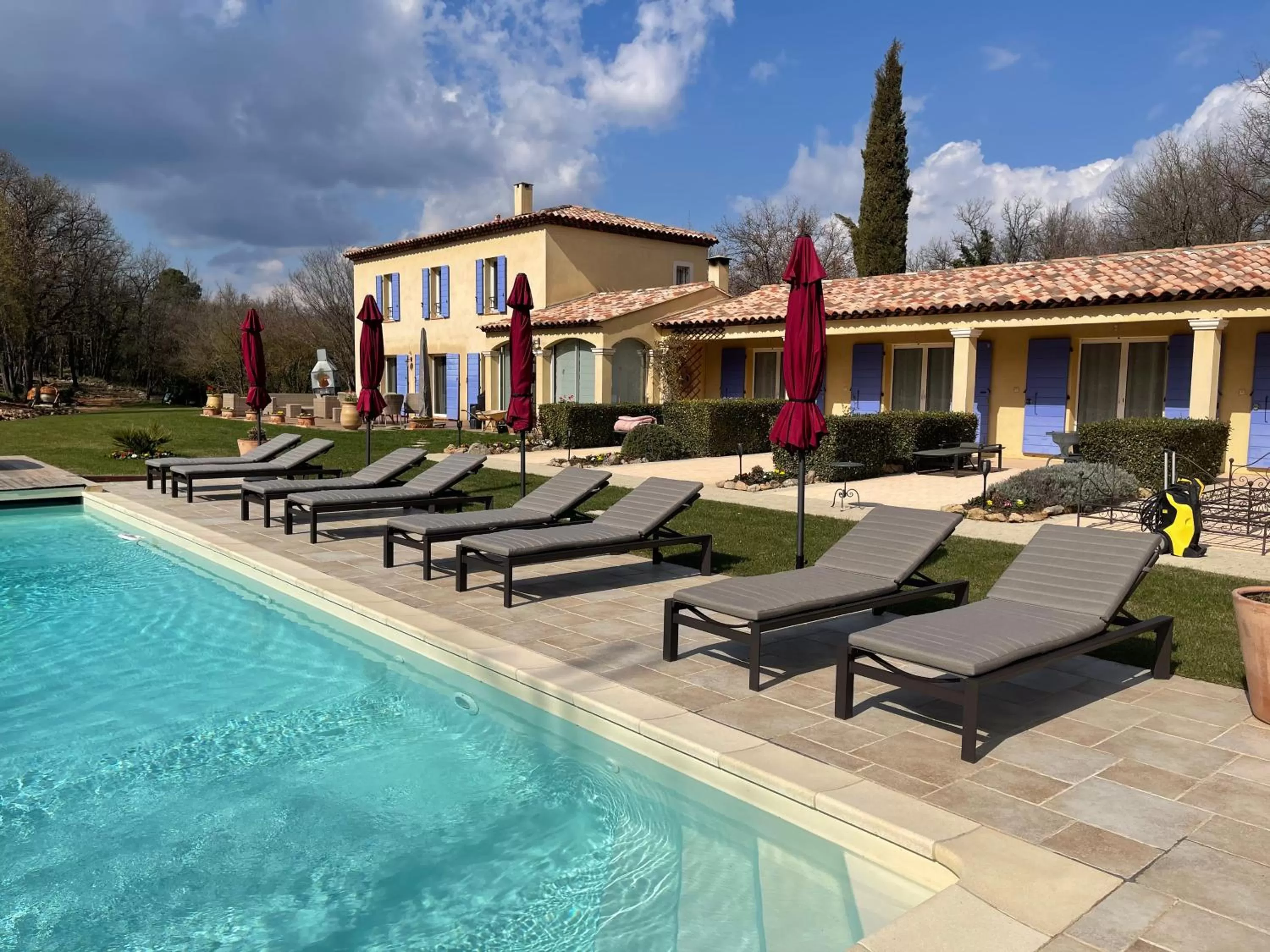 Property building in La Dryade