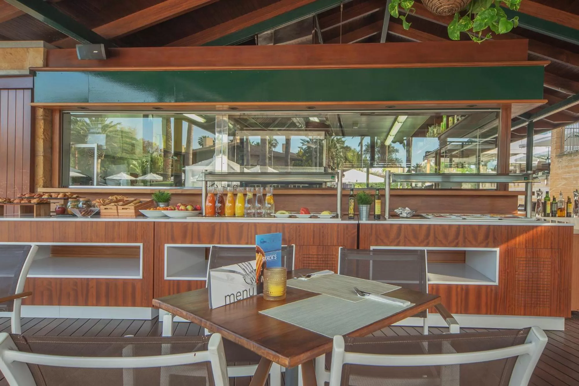 Lounge or bar in PortBlue Club Pollentia Resort & Spa