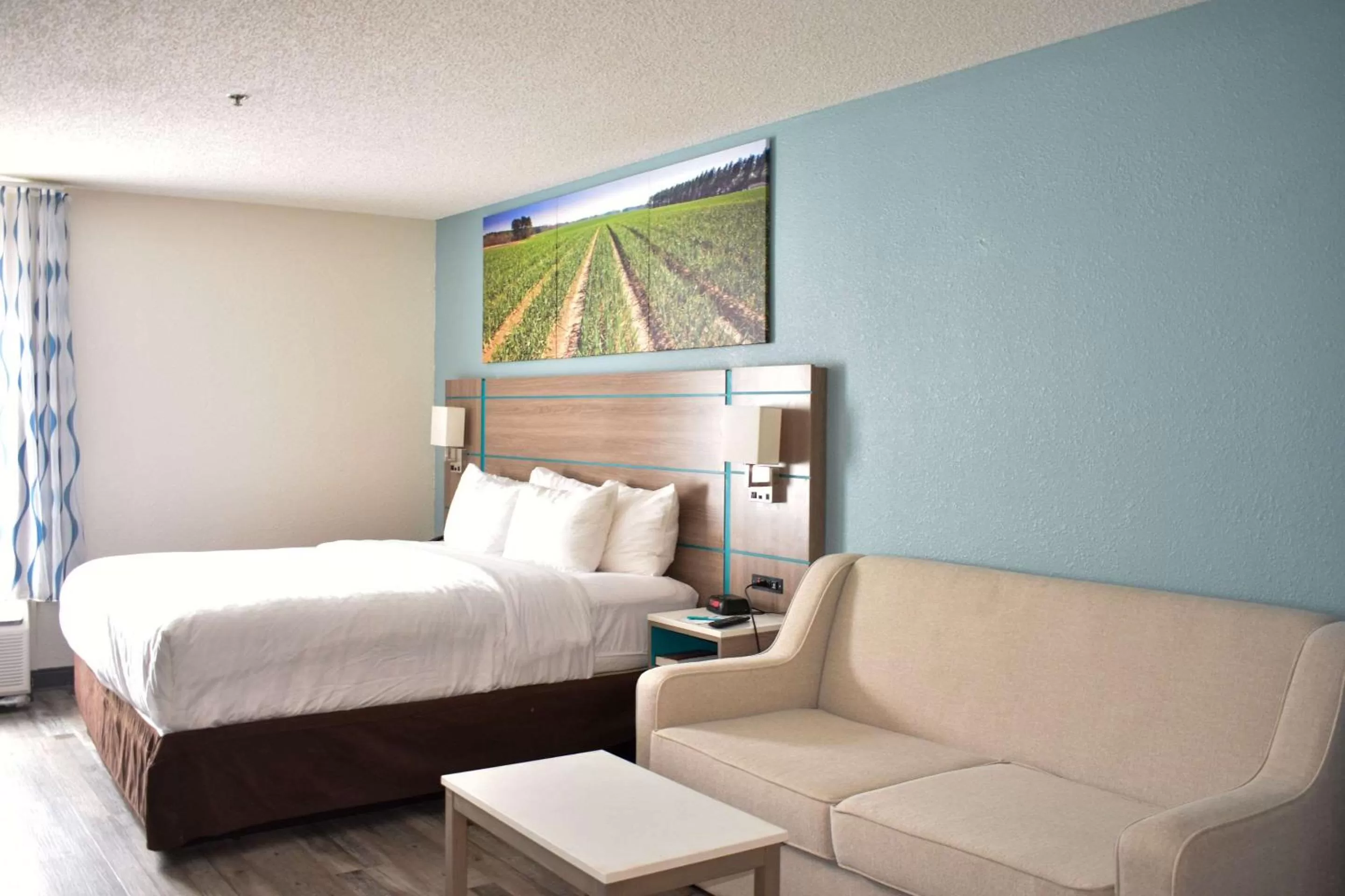 Bedroom, Bed in Clarion Pointe Vidalia - Lyons West