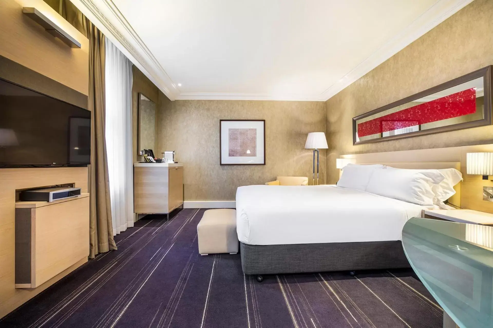 1 King Bed Club Access with Separate Bath in InterContinental Melbourne The Rialto, an IHG Hotel 1 King Bed Club Access with Separate Bath in InterContinental Melbourne The Rialto, an IHG Hotel
