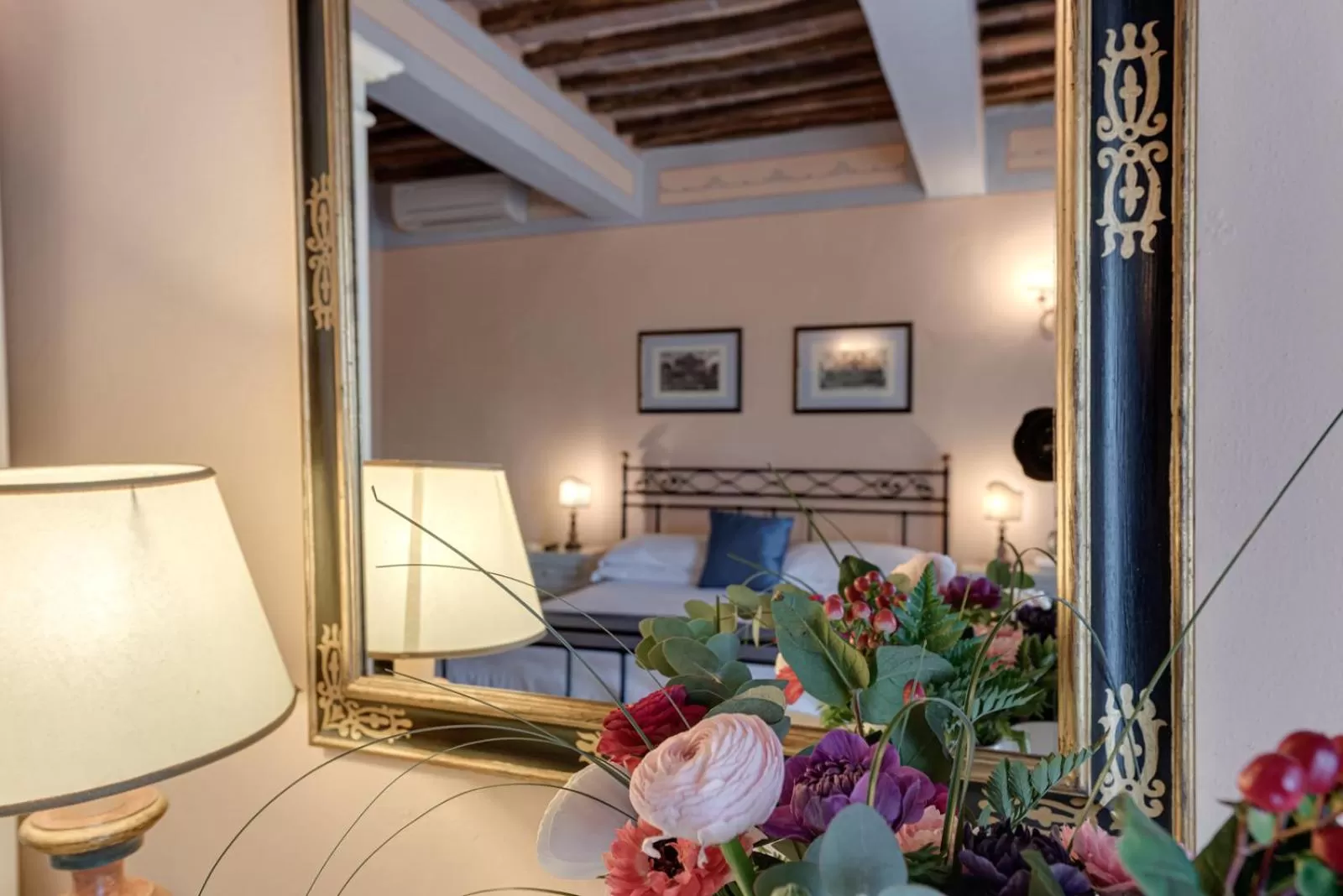 Decorative detail, Bed in Hotel Palazzo di Valli