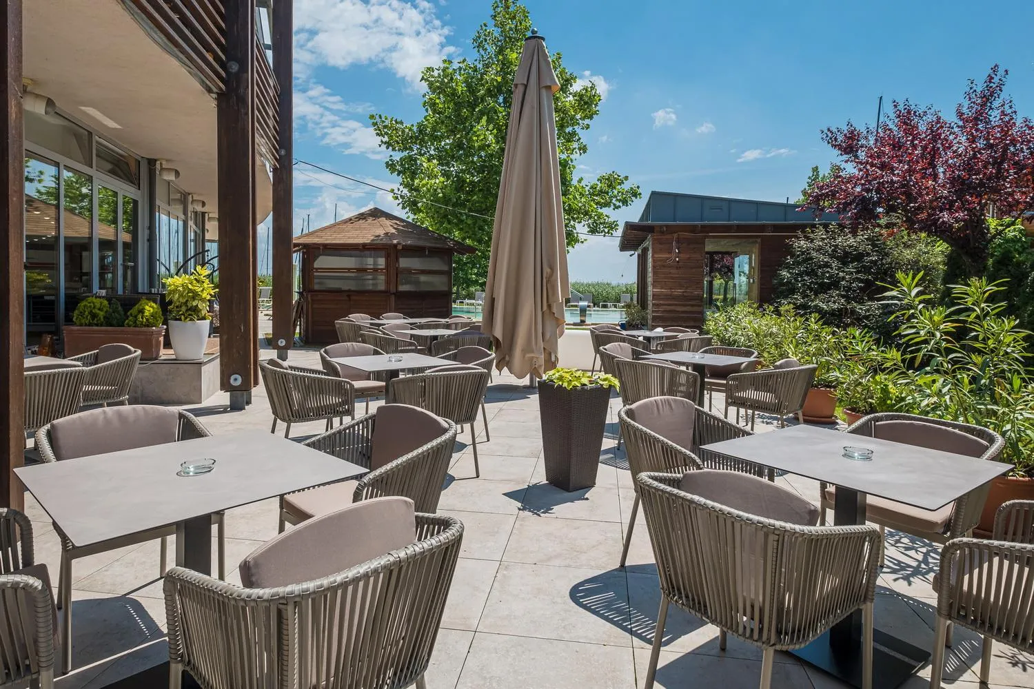 Patio in Hotel Golden Lake Resort