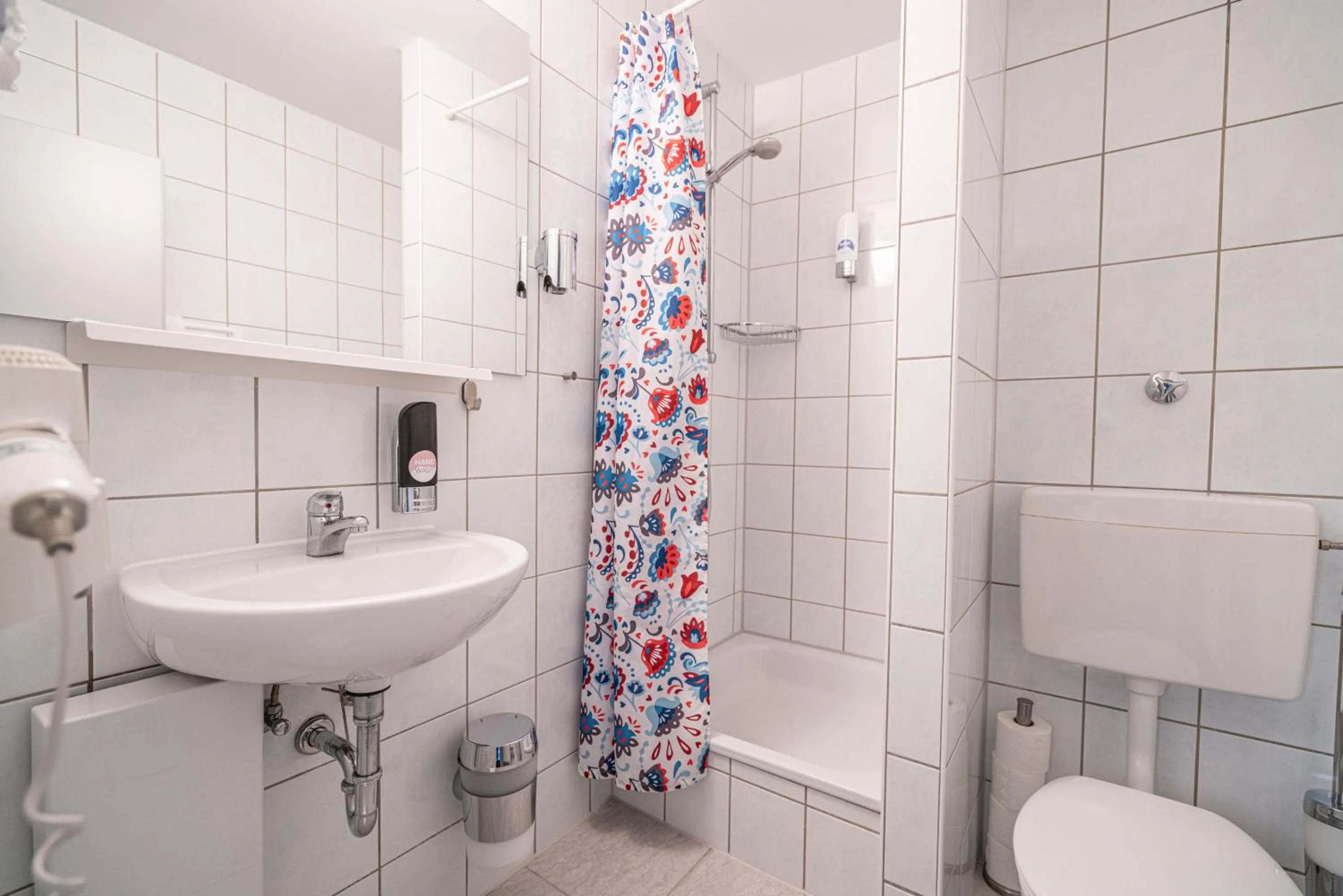 Shower in BIG MAMA Berlin