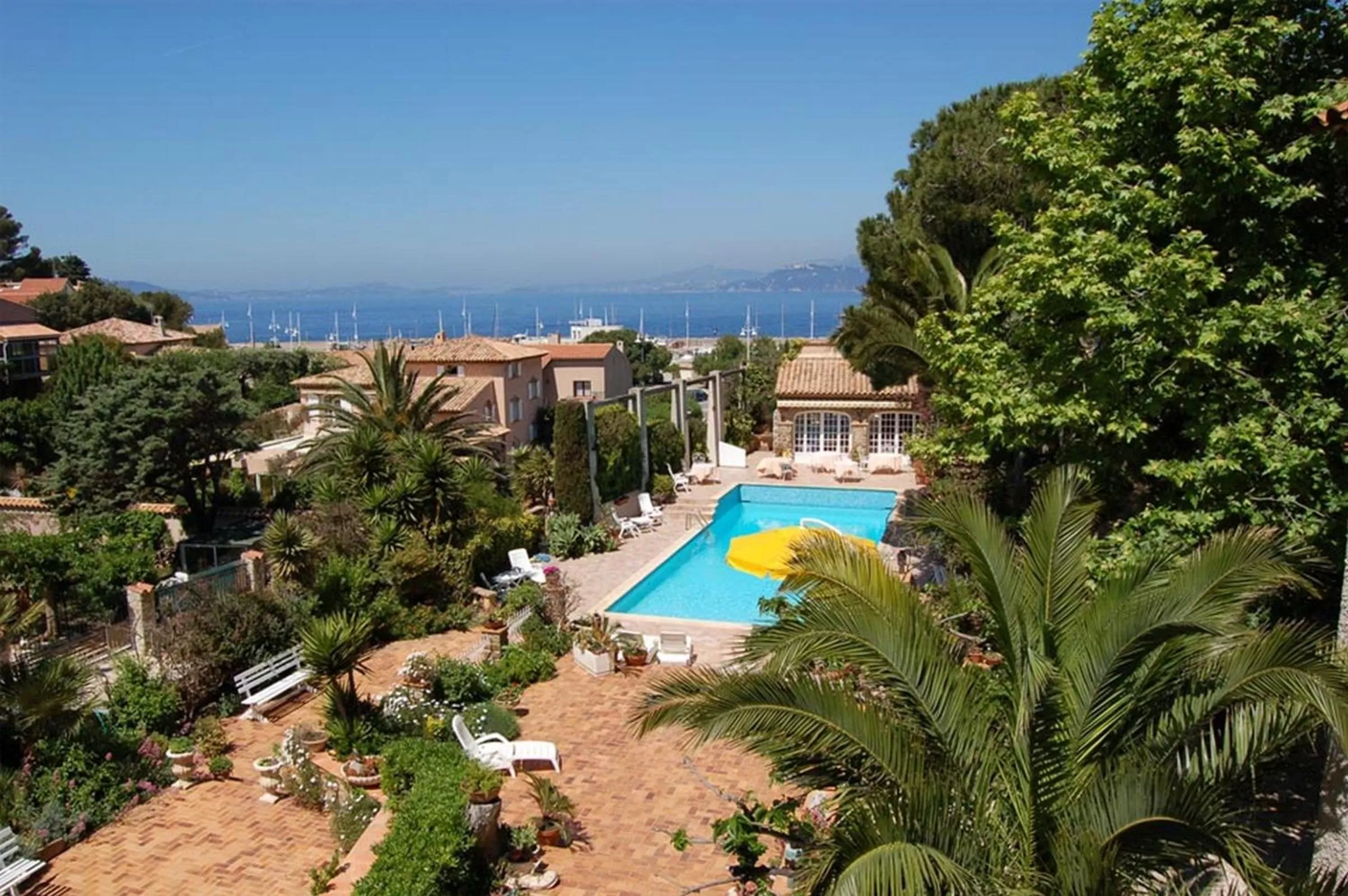Bird's eye view, Pool View in L' Escapade Hôtel & Restaurant