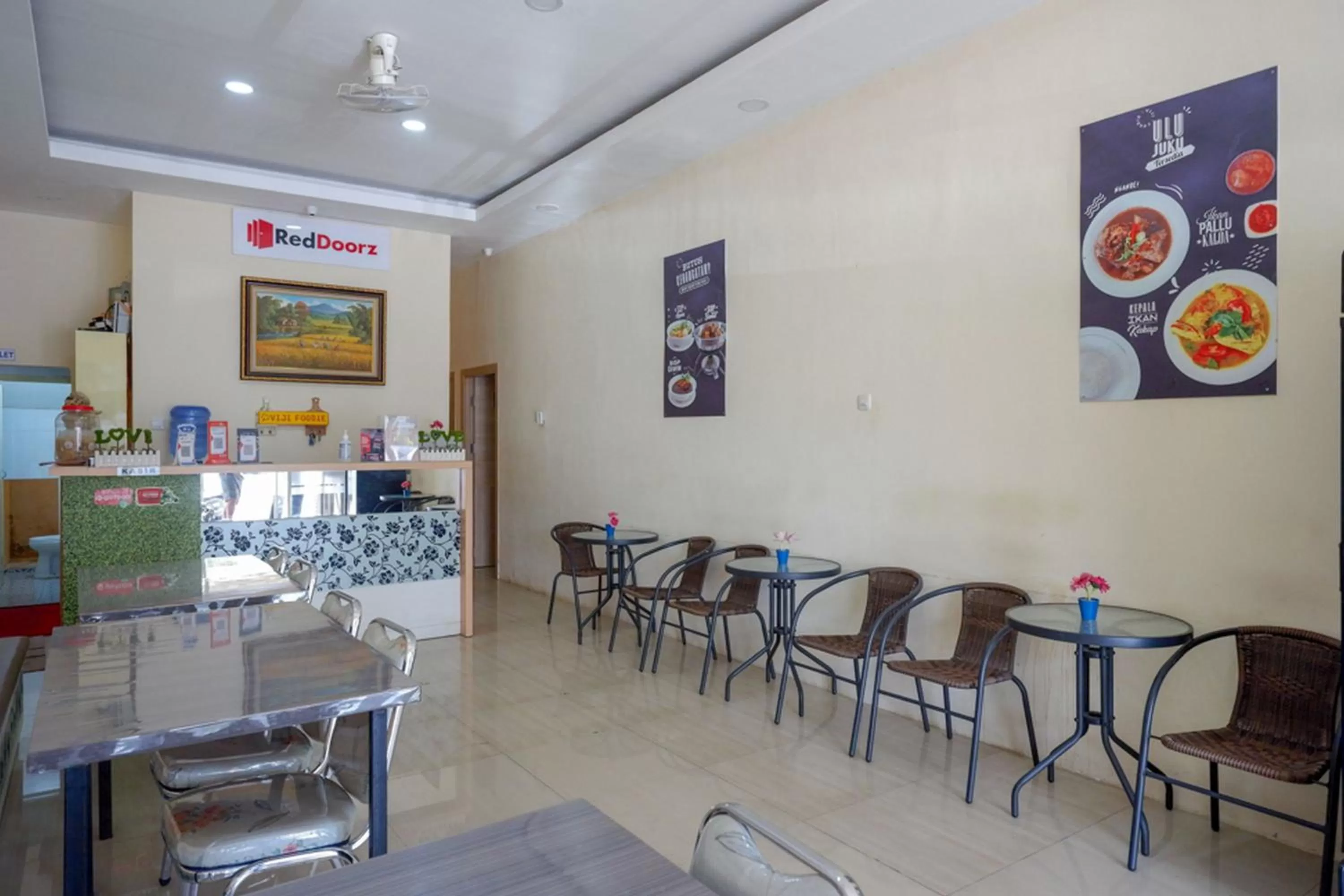 Restaurant/places to eat in RedDoorz Plus @ Losari Makassar