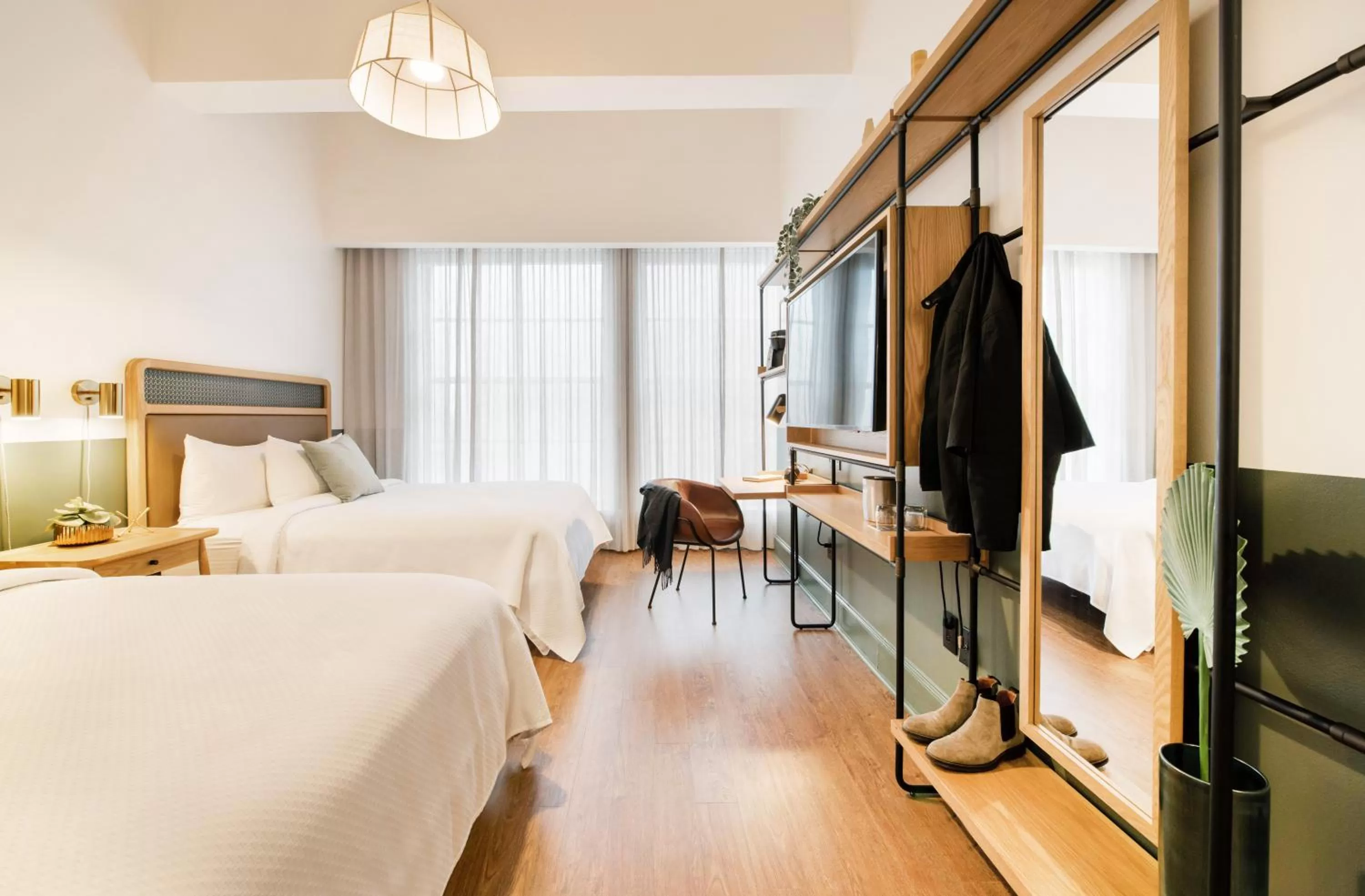 TV and multimedia, Bed in Hotel Theo New Orleans, Tapestry Collection by Hilton