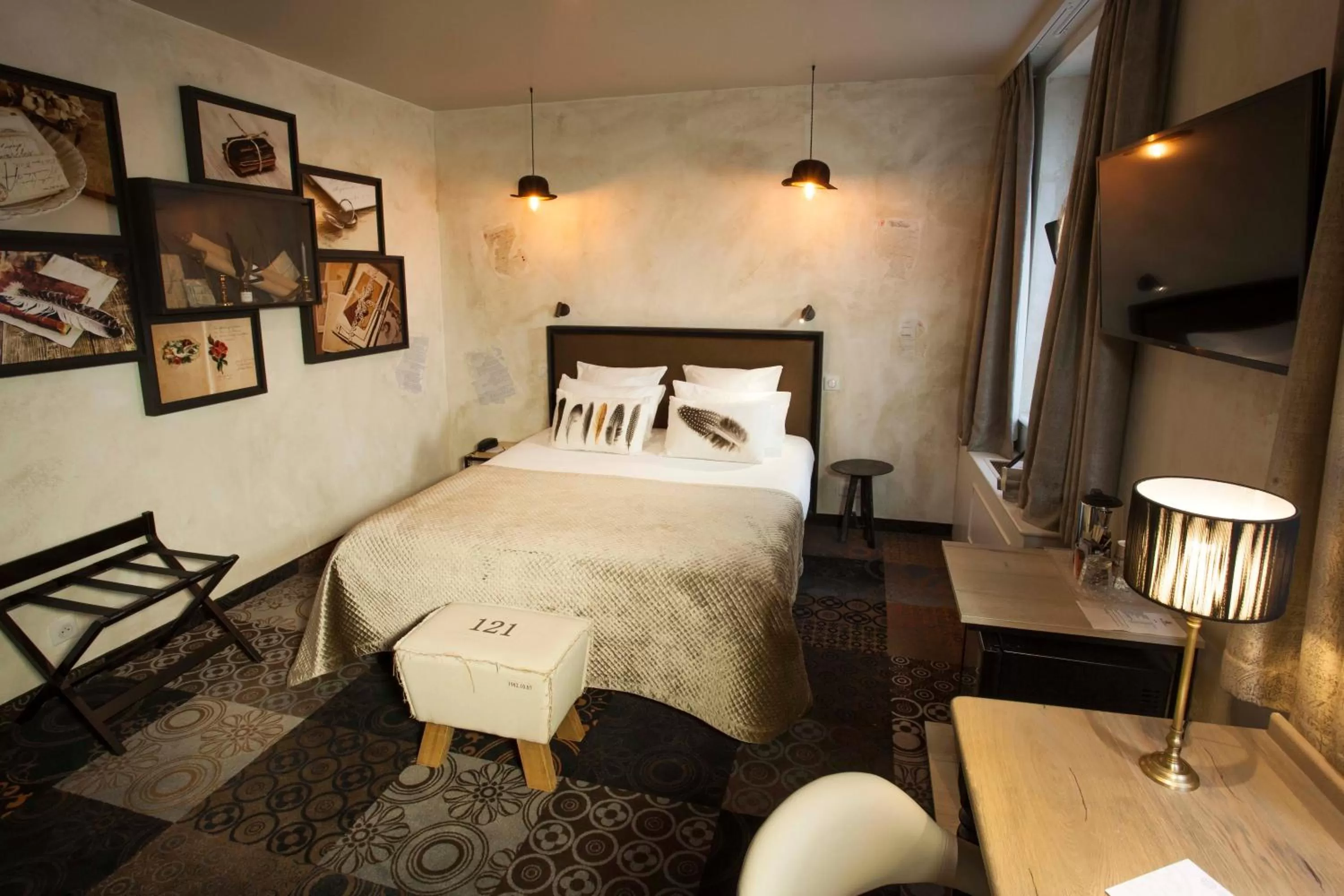 Spring, Bed in Hotel Beaucour