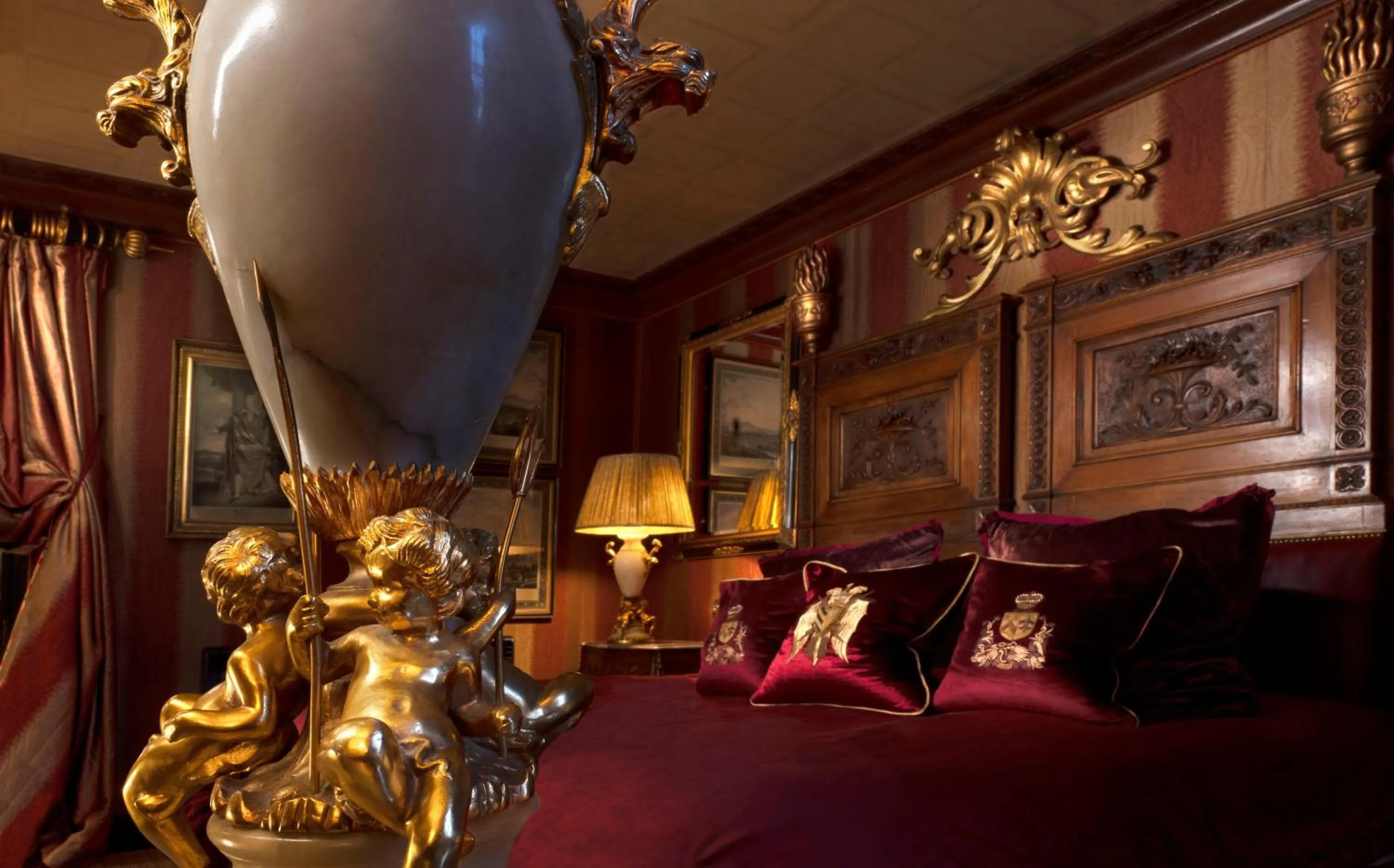 Bed in Prestonfield House