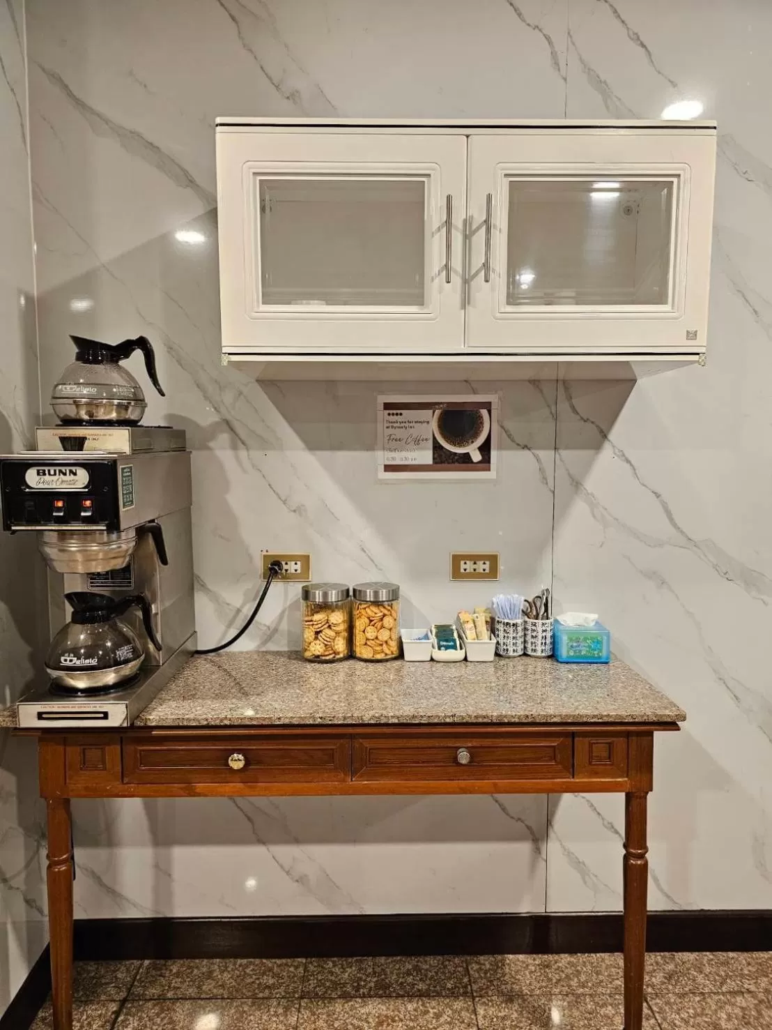 Coffee/tea facilities in Dynasty Inn