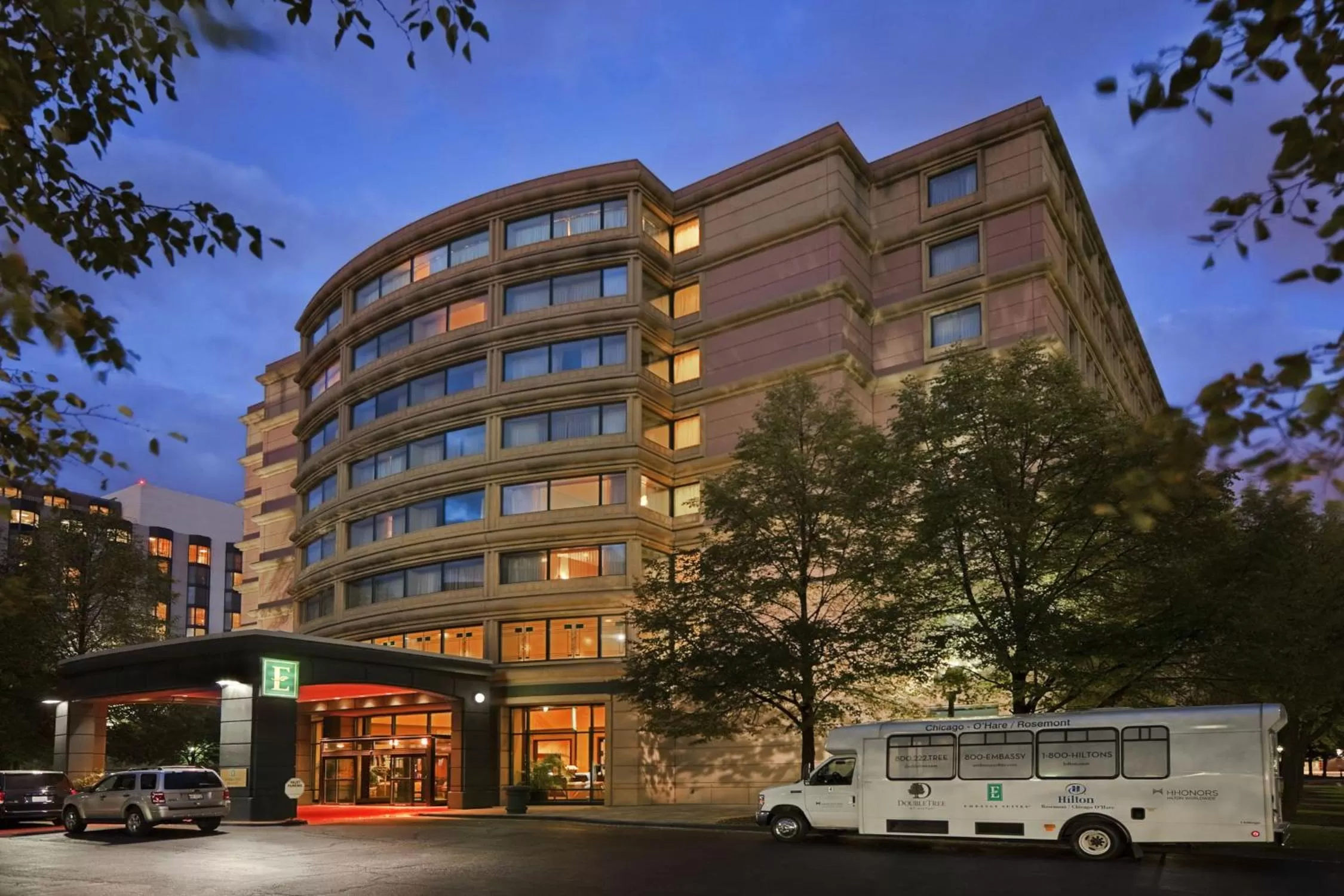 Property building in Embassy Suites by Hilton Chicago O'Hare Rosemont