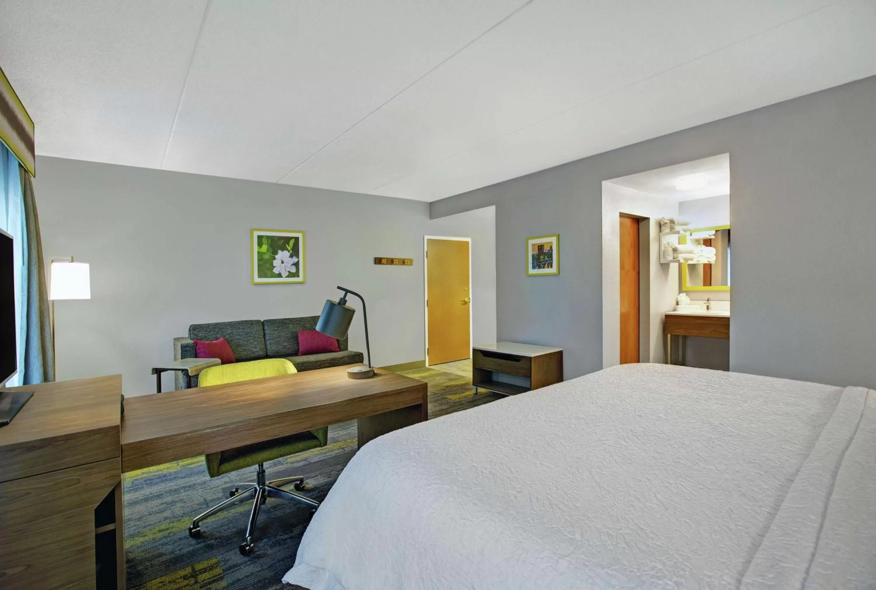 Bedroom, Bed in Hampton Inn & Suites Augusta West