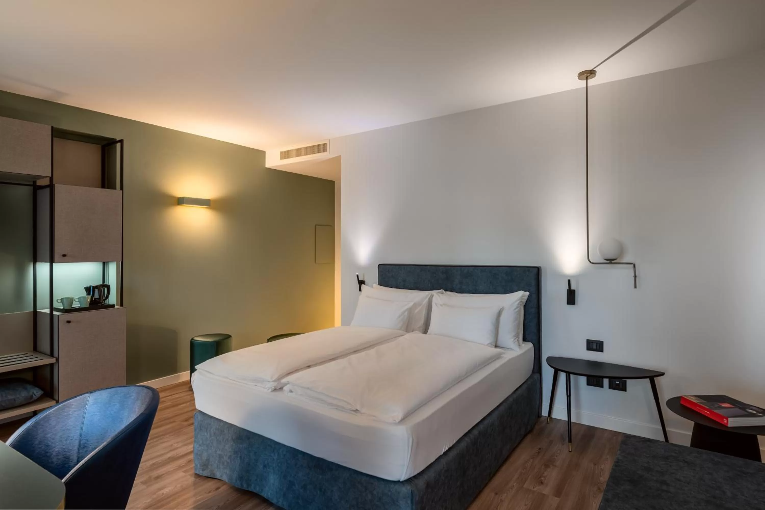 Photo of the whole room, Bed in HT Hotel Trieste