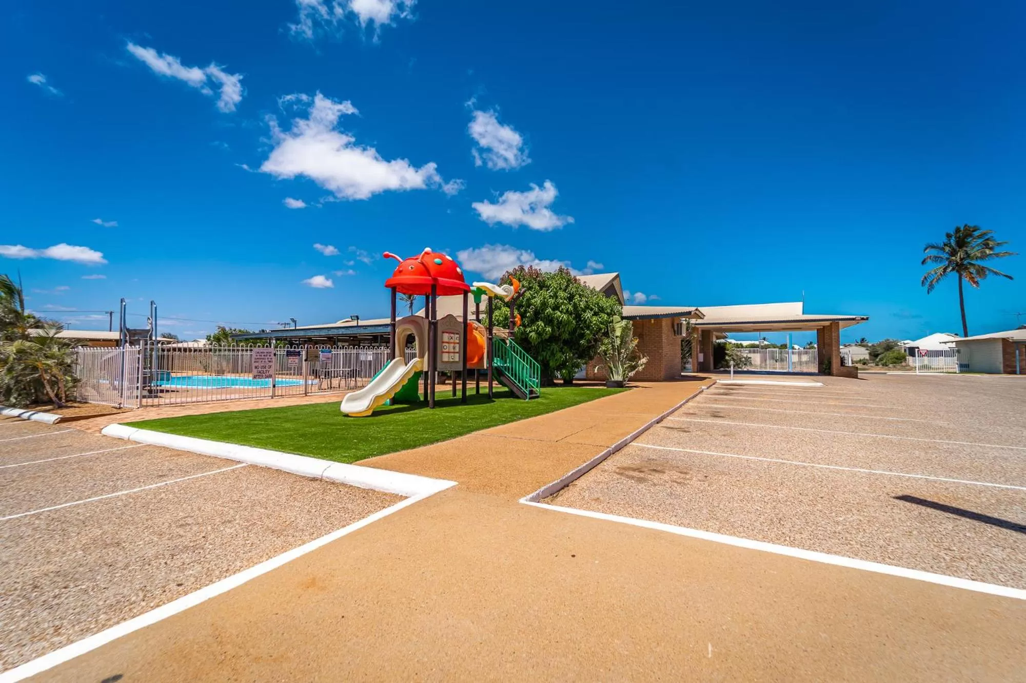 Property building in Carnarvon Motel