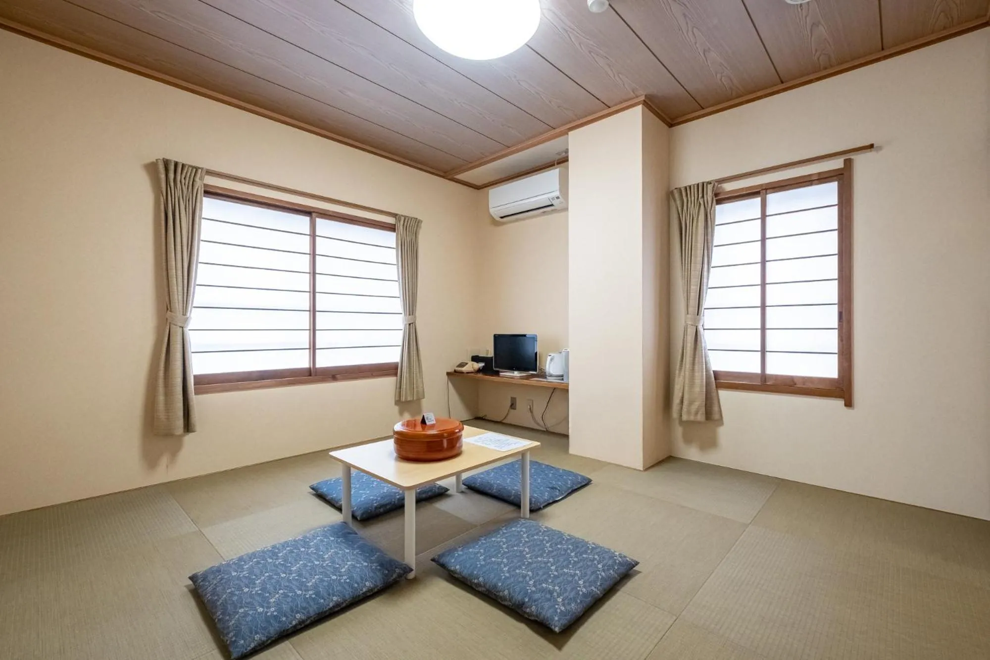 air conditioner in Kawaguchiko Station Inn