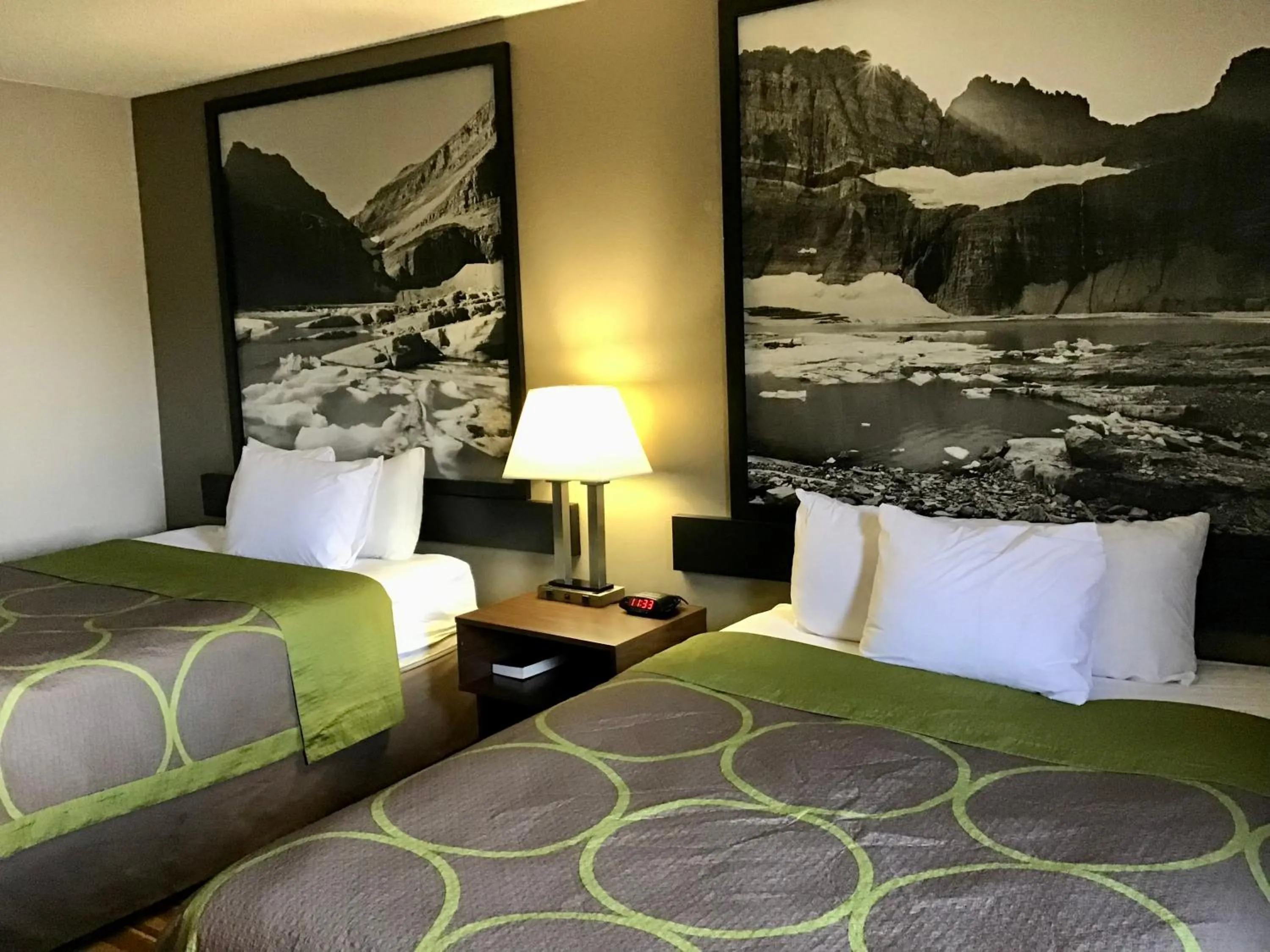 Bedroom, Bed in Super 8 by Wyndham Helena