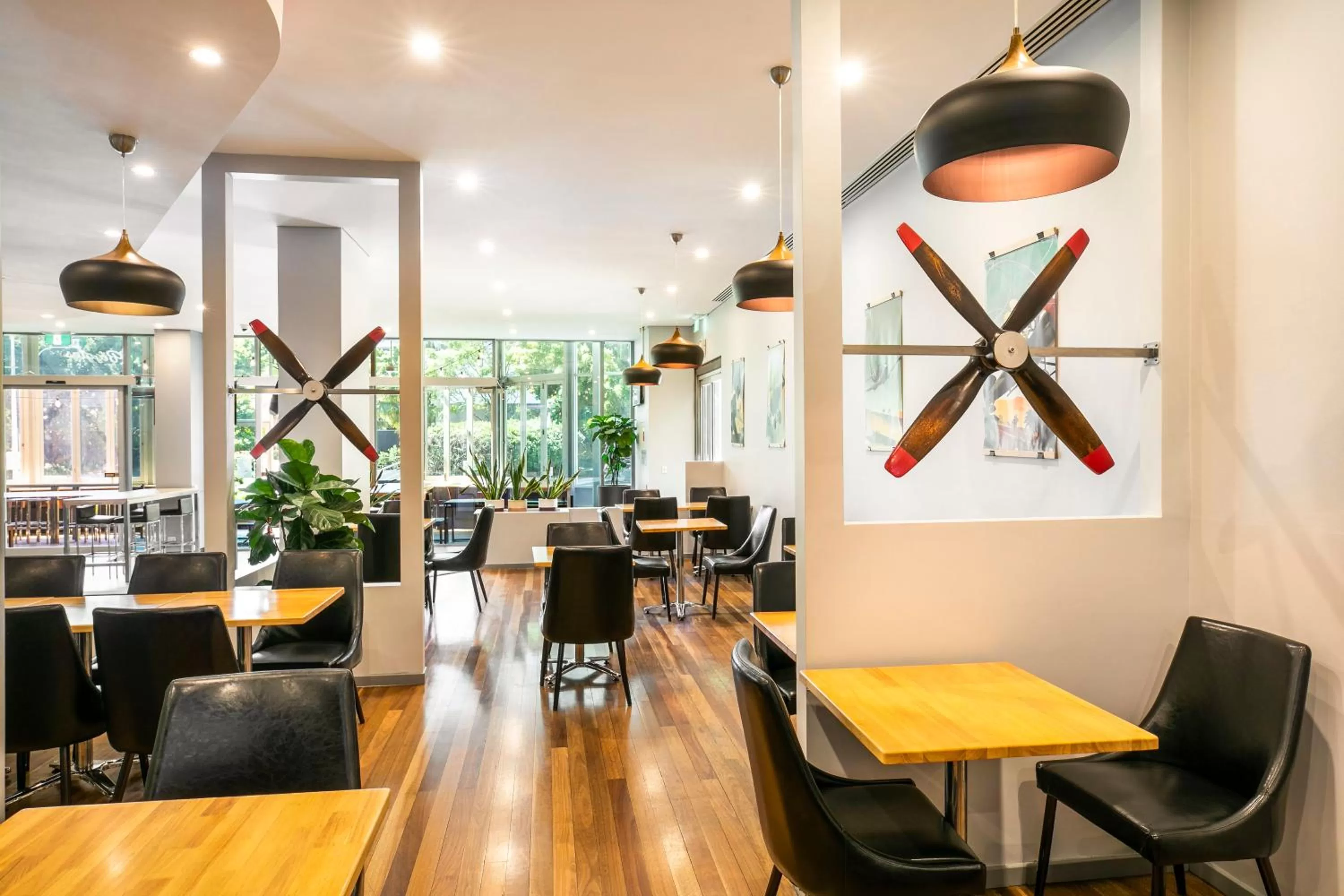 Lounge or bar, Restaurant/Places to Eat in Holiday Inn Sydney Airport, an IHG Hotel