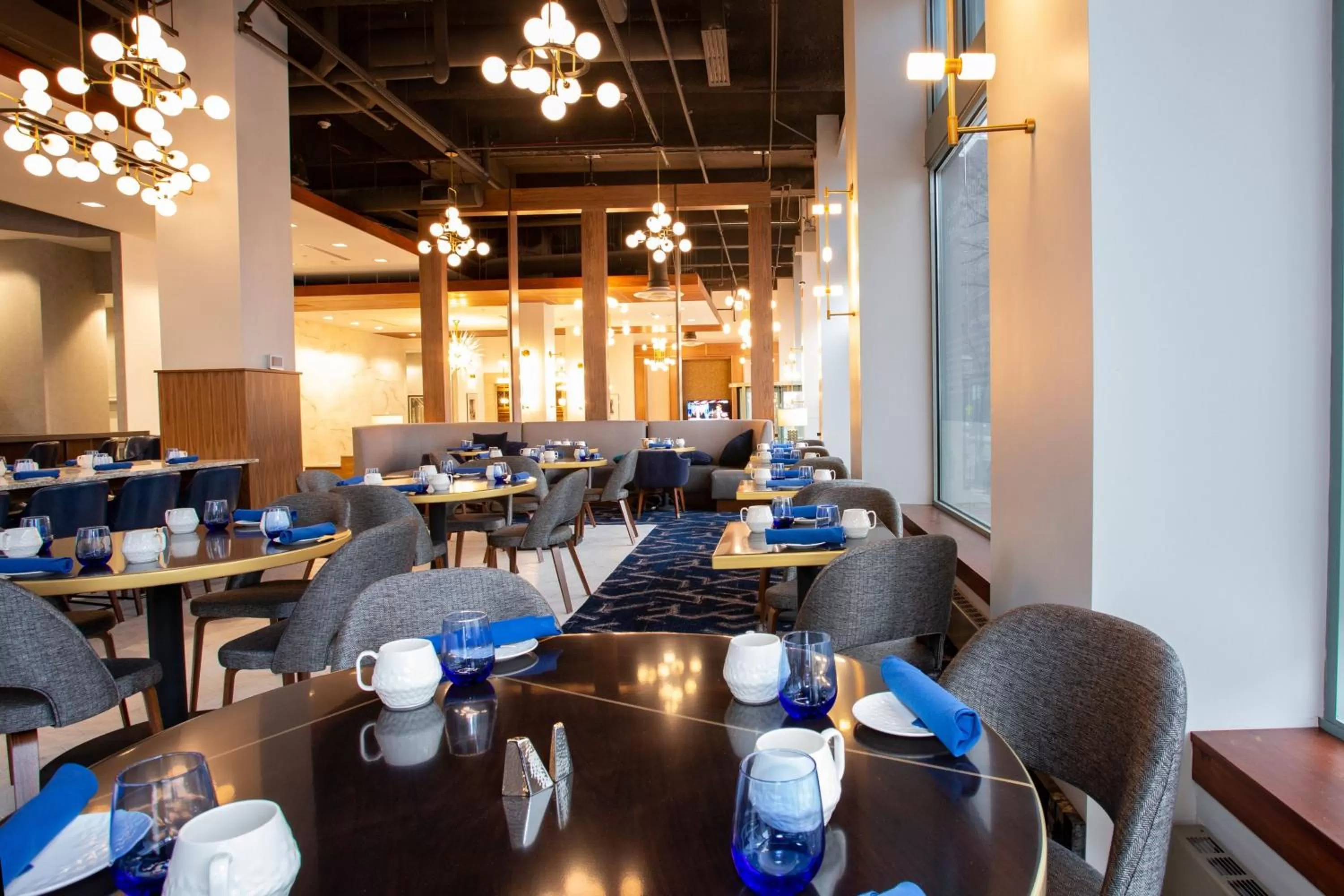 Restaurant/places to eat in BLU-Tique, Akron, a Tribute Portfolio Hotel