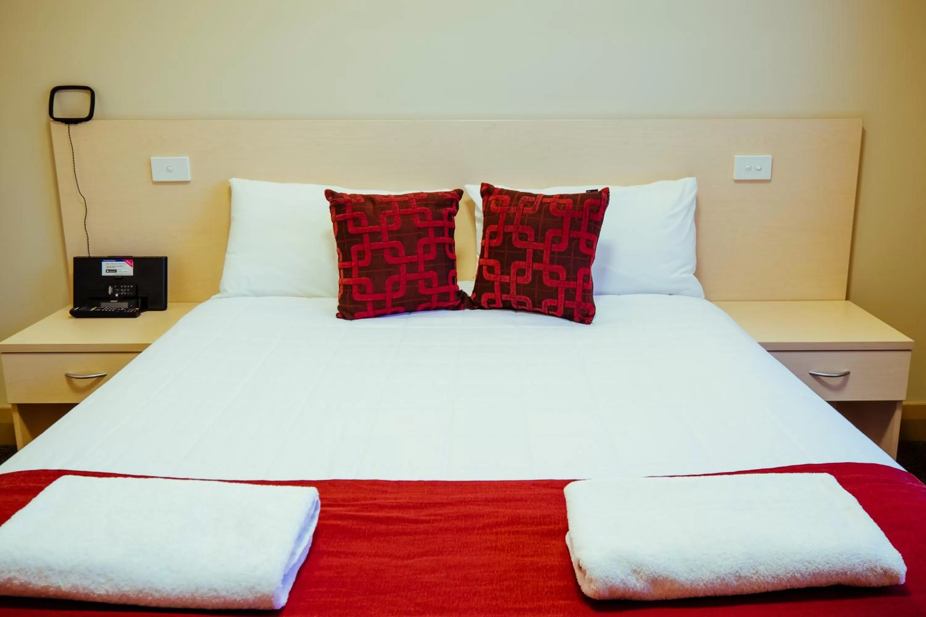 Bed in Club Motor Inn