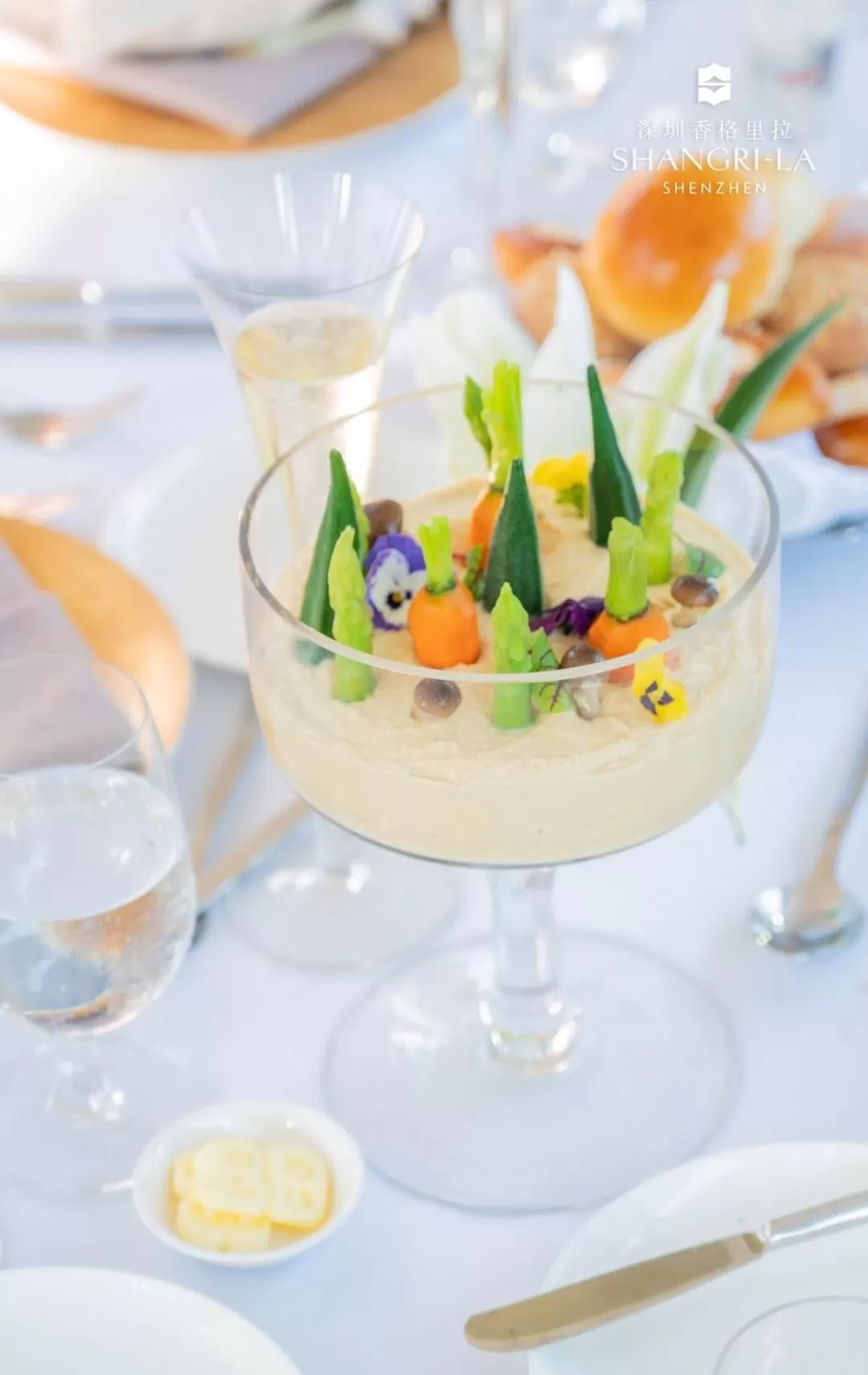 Food and drinks in Shangri-La Shenzhen - Nearby Luohu Border, Outdoor Swimming Pool