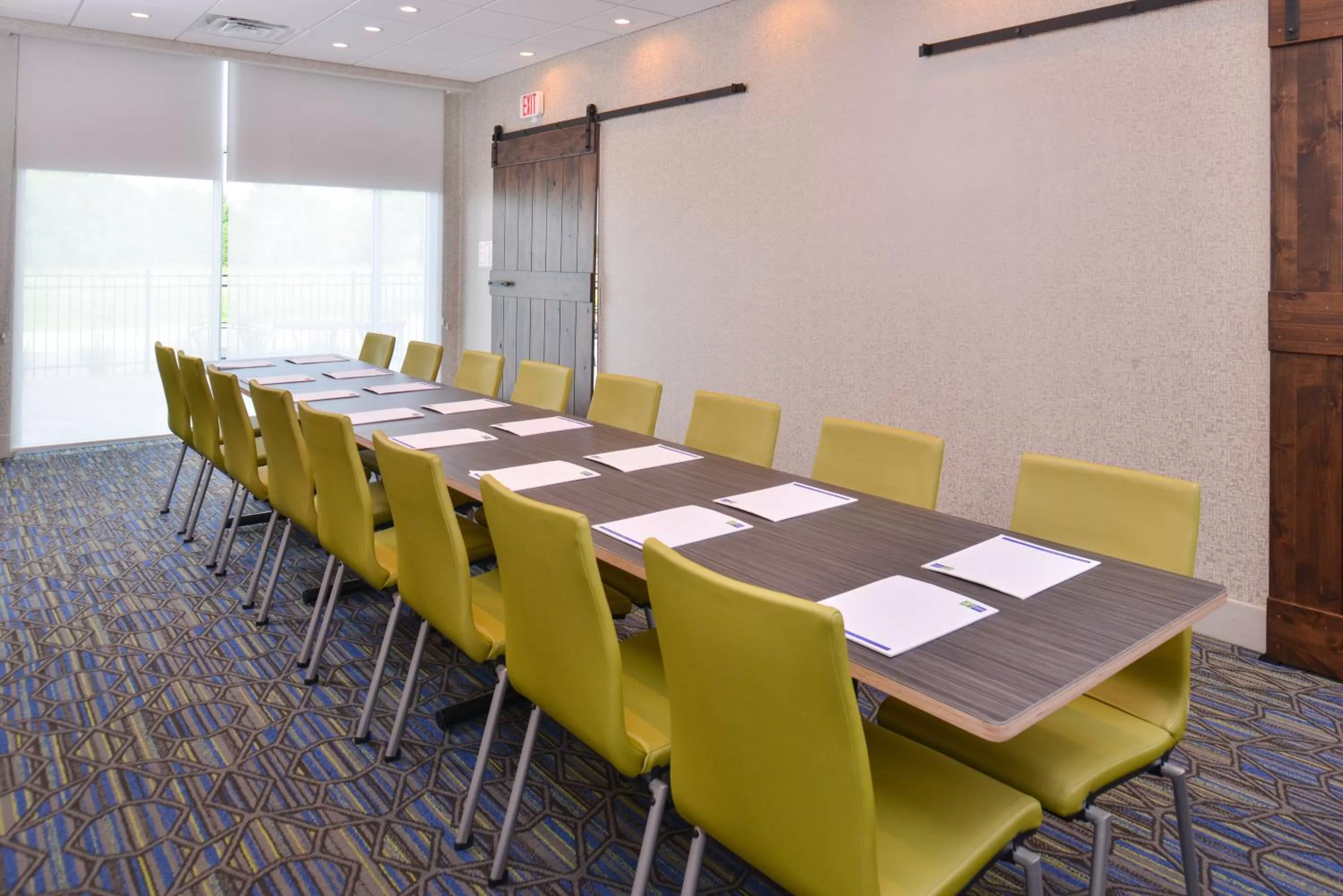 Meeting/conference room in Holiday Inn Express & Suites Omaha Airport by IHG