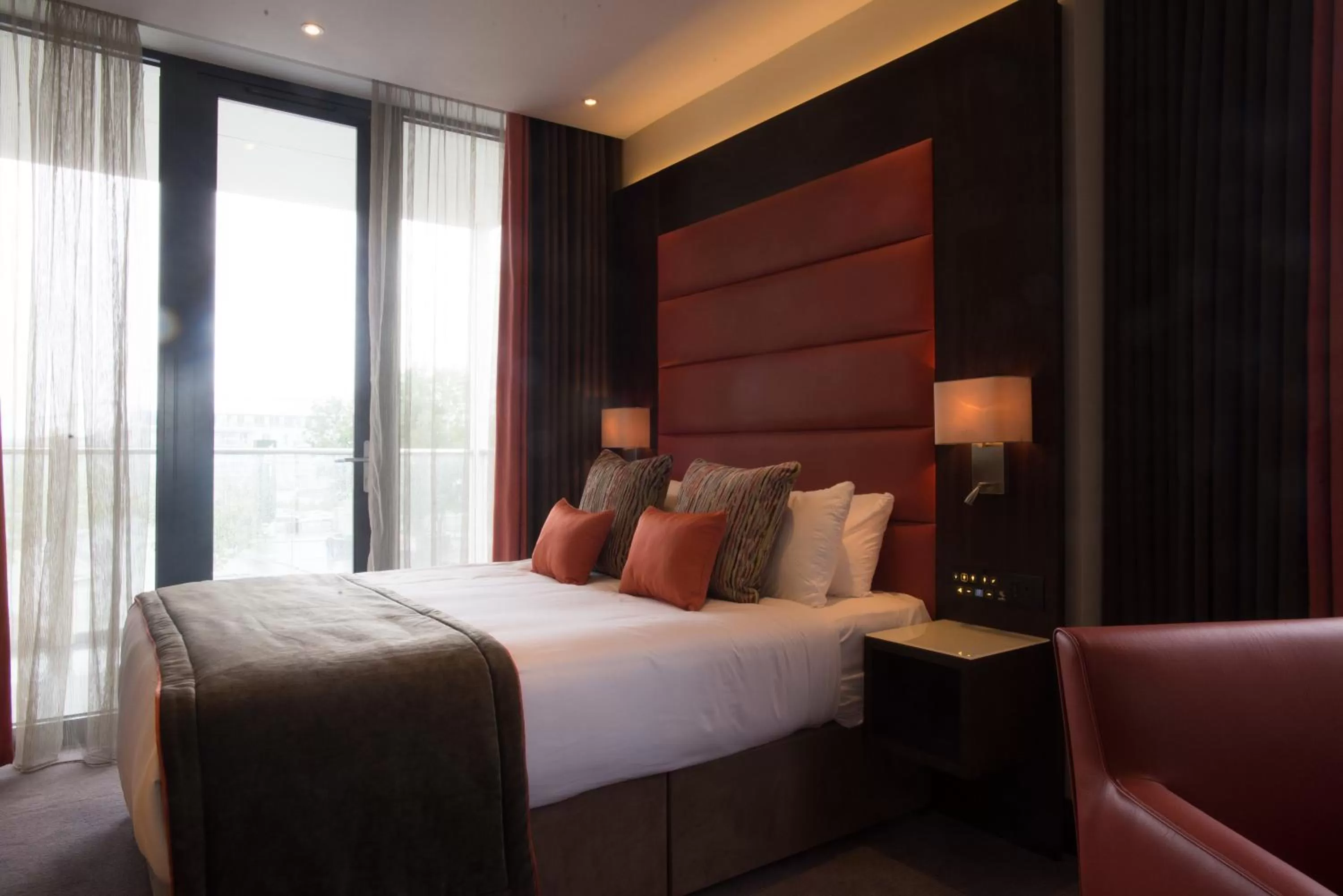 Bedroom, Bed in St George's Hotel - Wembley