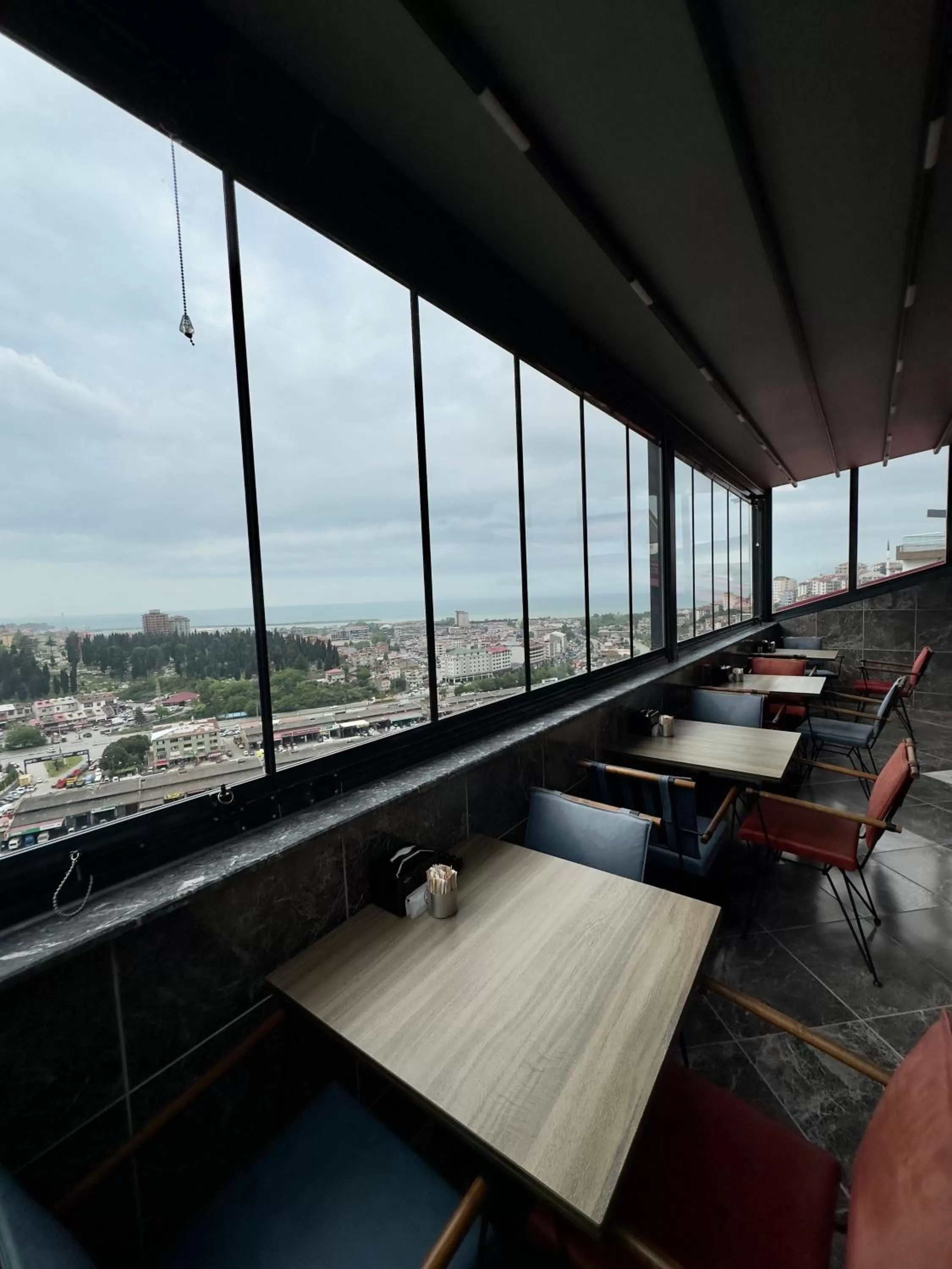 Restaurant/places to eat in White House Apart