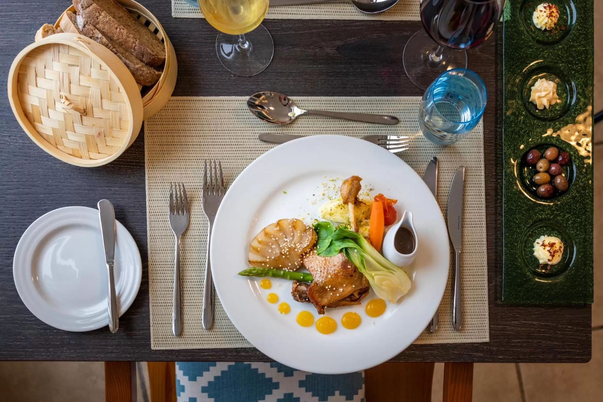 Restaurant/places to eat in Aqua Natura Bay