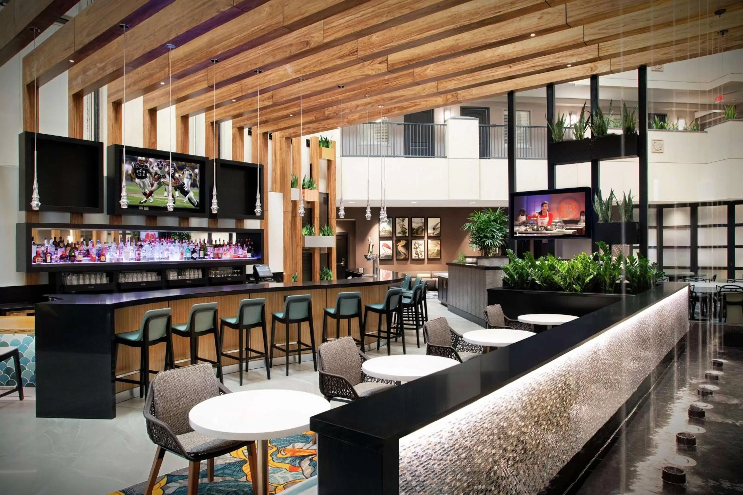Lounge or bar in Embassy Suites by Hilton Orlando Airport
