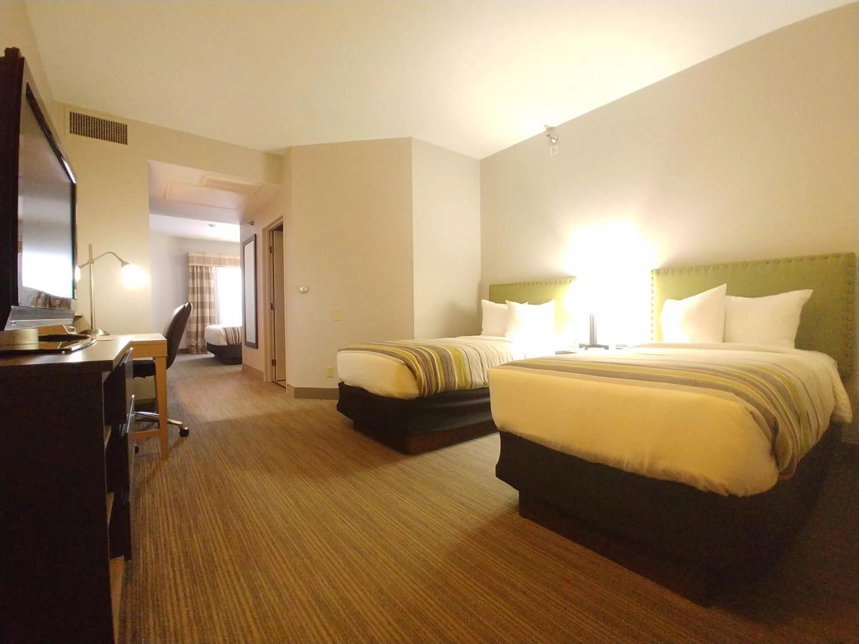 Bed in Country Inn & Suites by Radisson, Freeport, IL