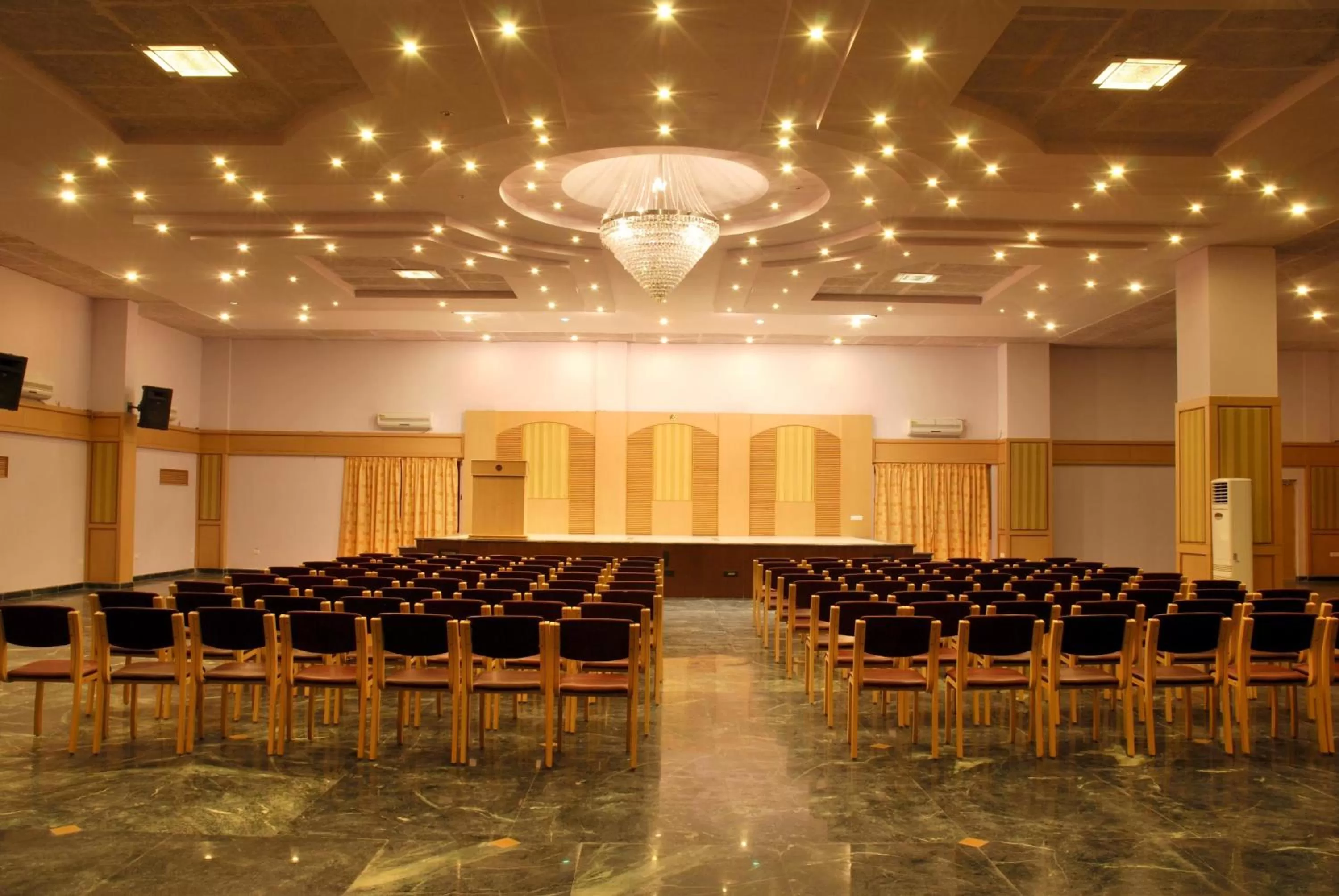 Banquet/Function facilities in Paradise Isle Beach Resort