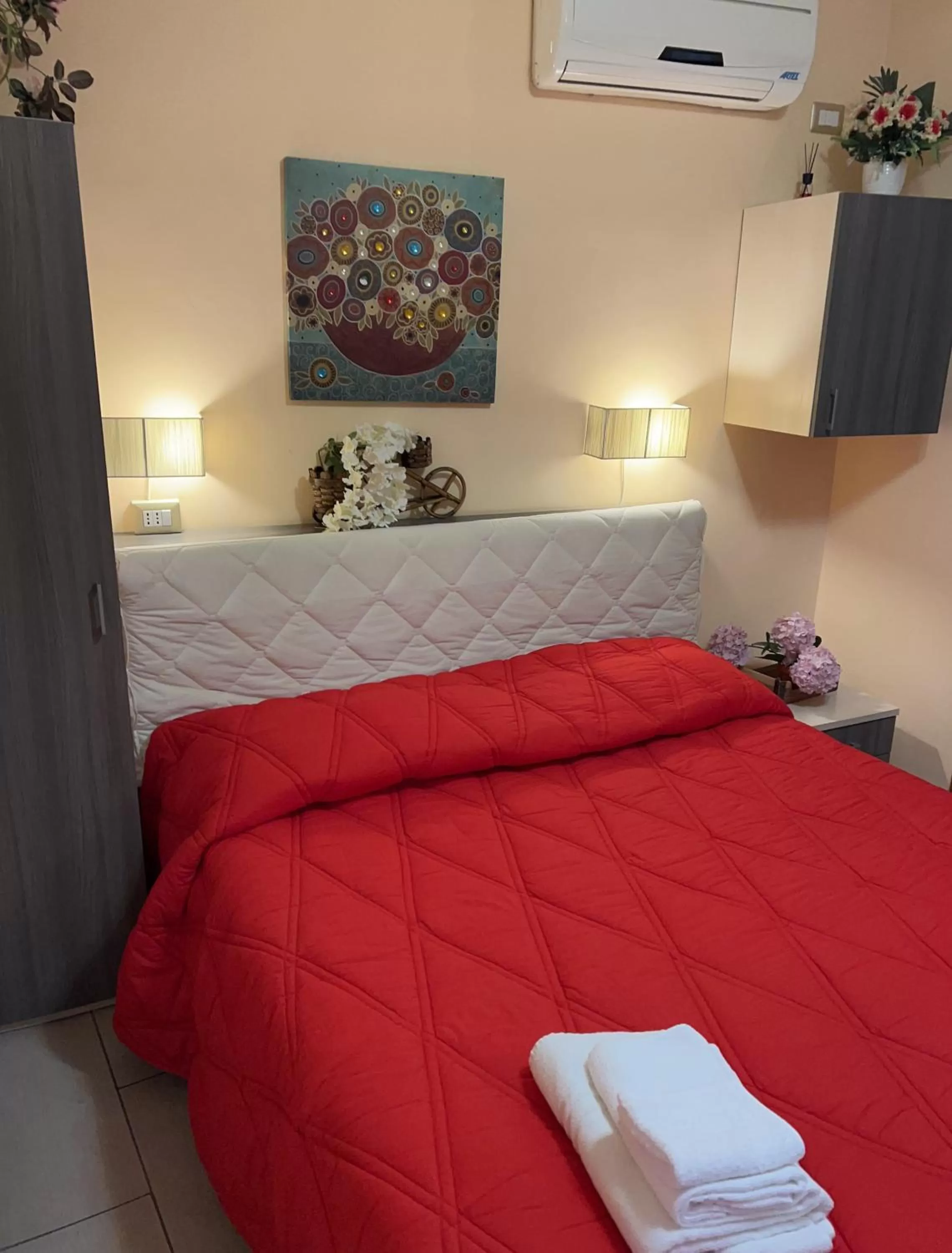 Photo of the whole room, Bed in Golden Dreams B&B