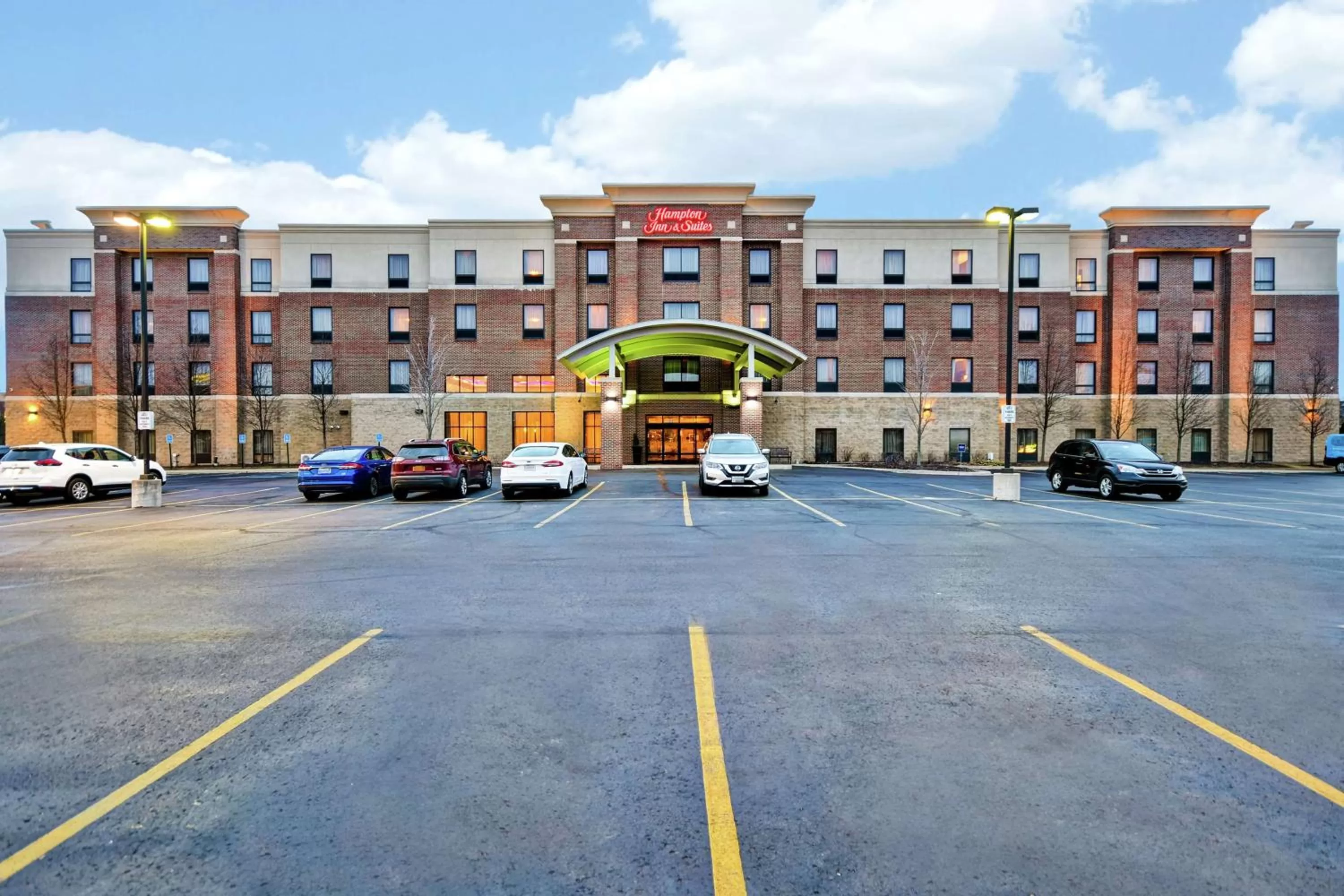 Property building in Hampton Inn & Suites Detroit-Canton
