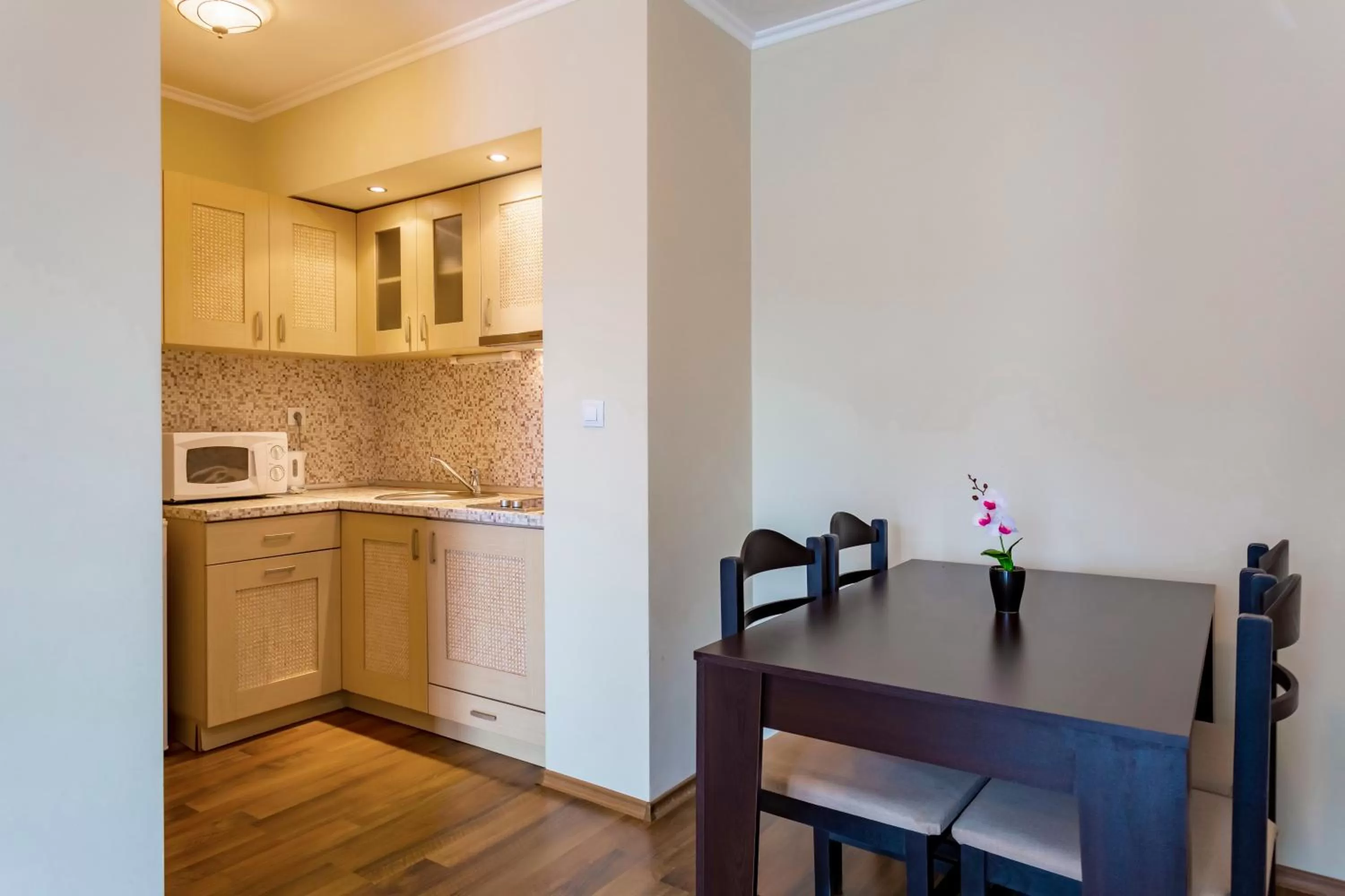 Coffee/tea facilities in Rose Gardens Apart Hotel