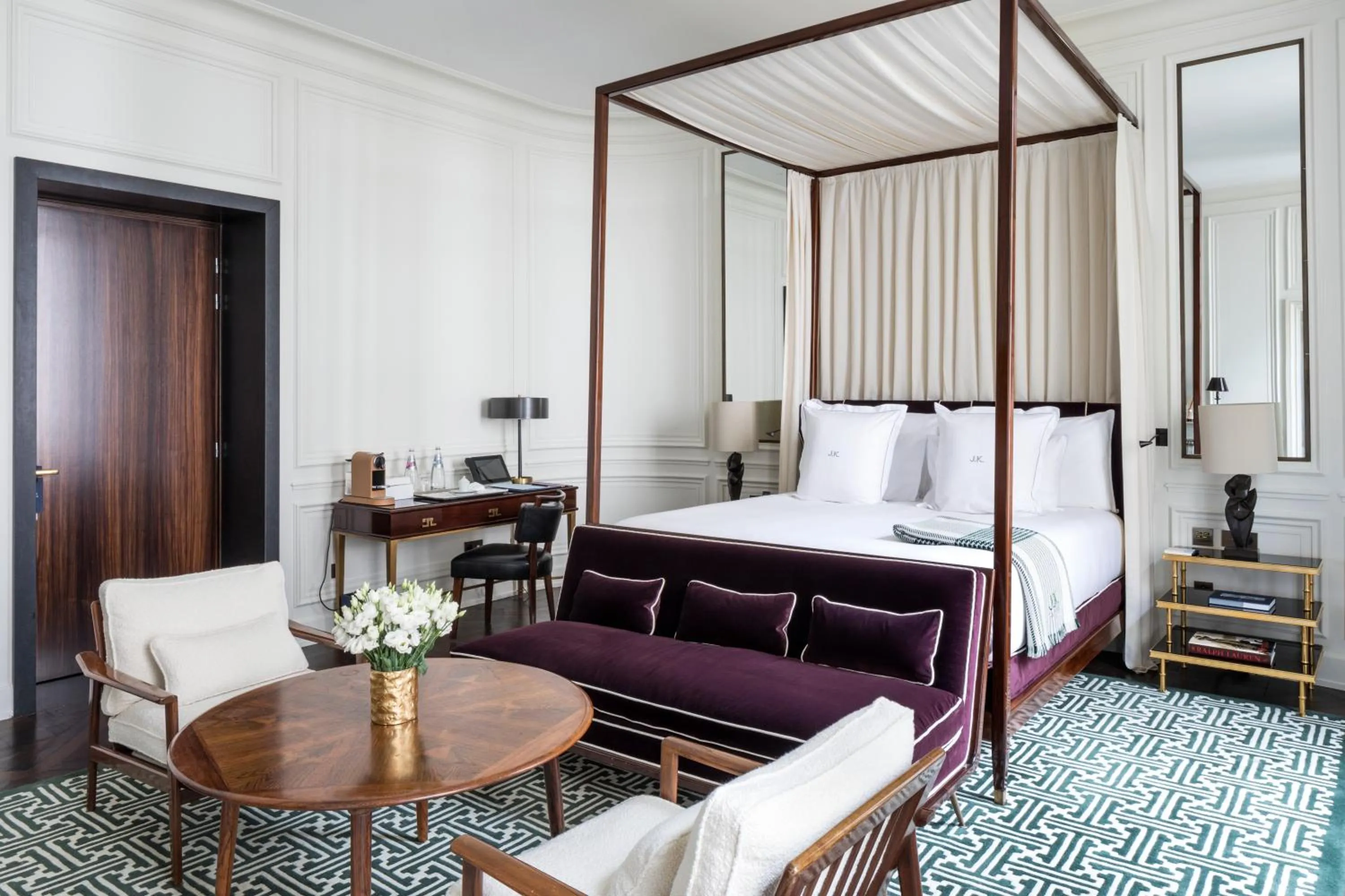 Bedroom, Bed in J.K. Place Paris