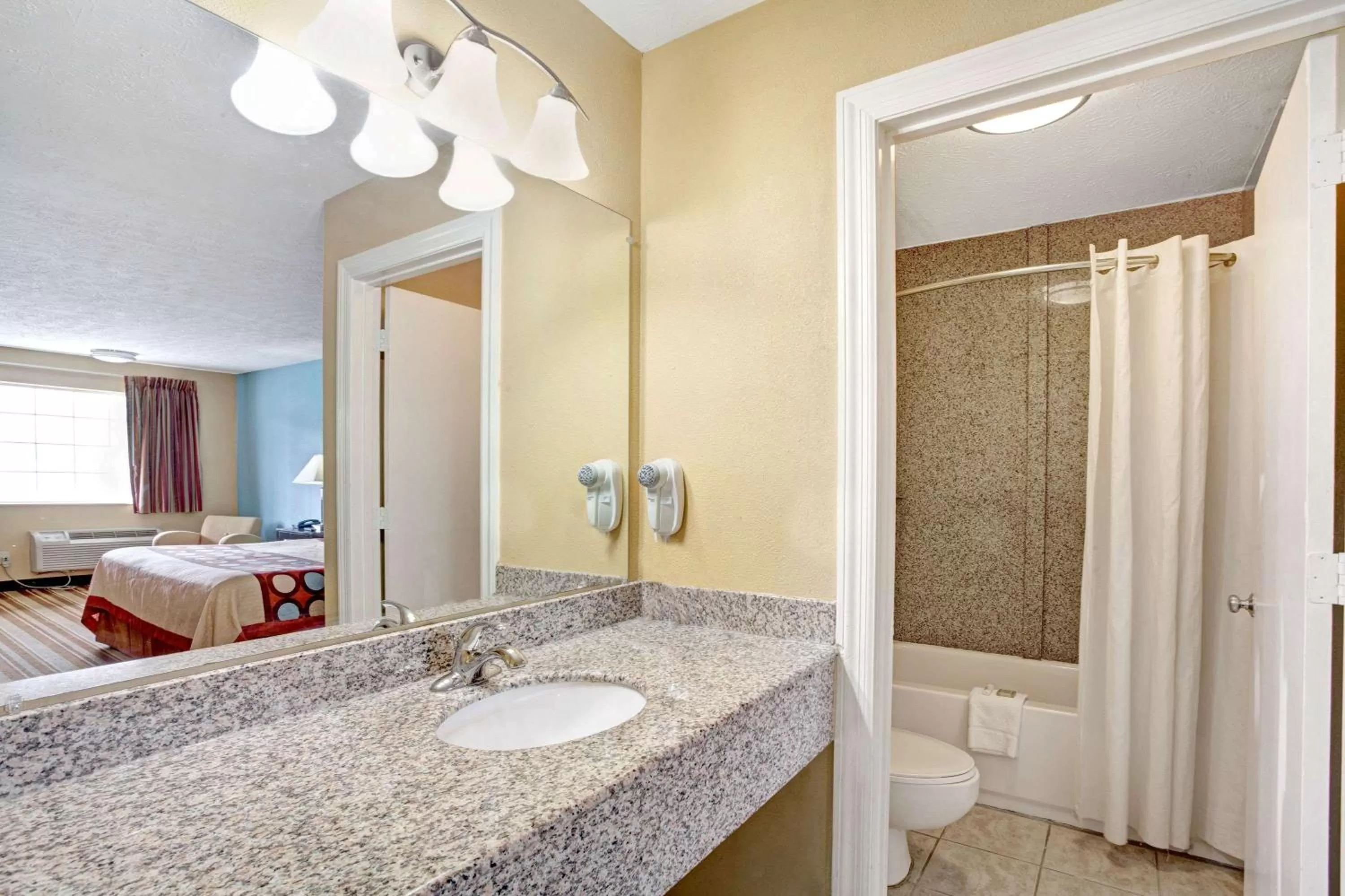 Bathroom, Bed in Super 8 by Wyndham Whites Creek/ Nashville NW Area