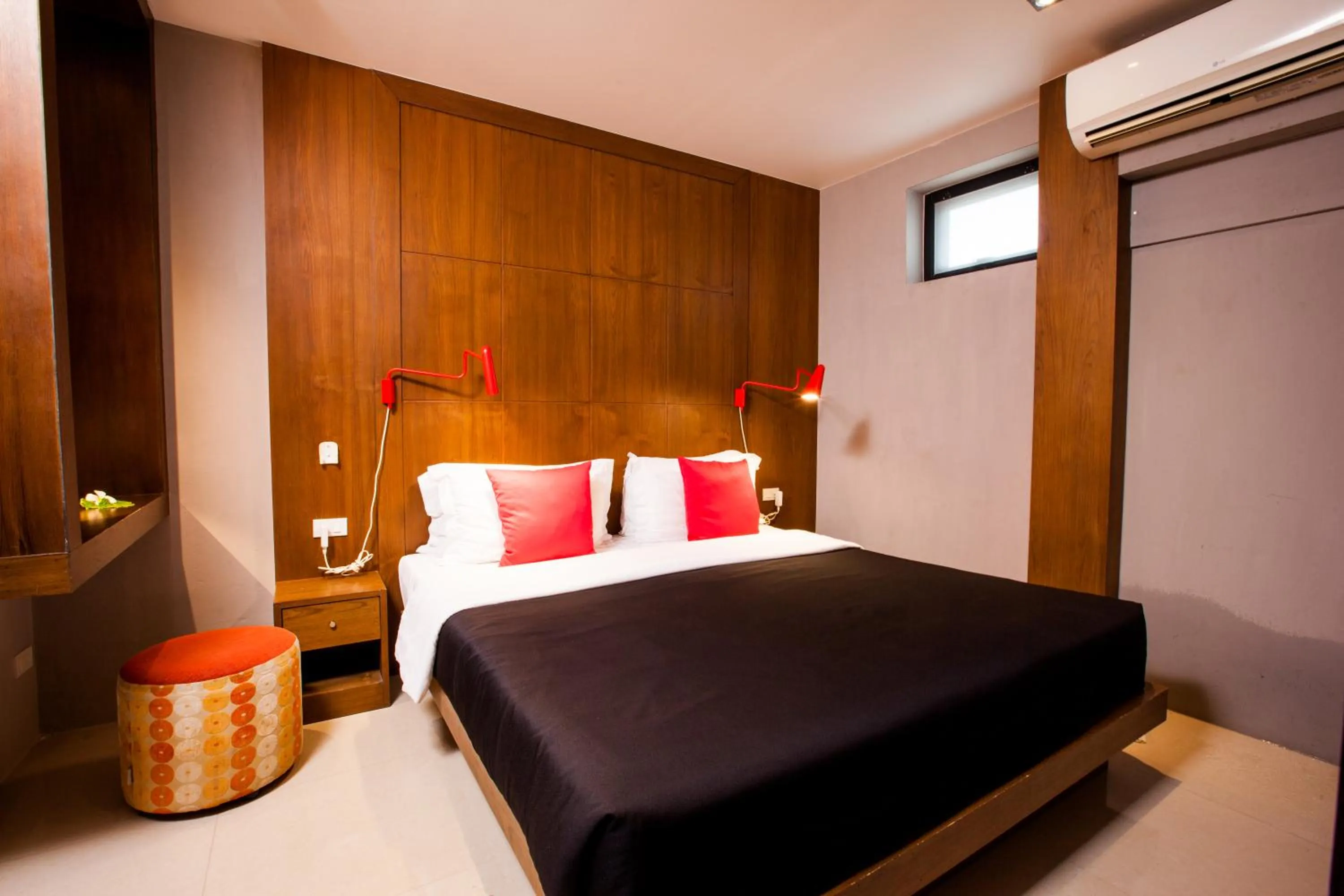 Bedroom, Bed in Amenity Apartel Samui