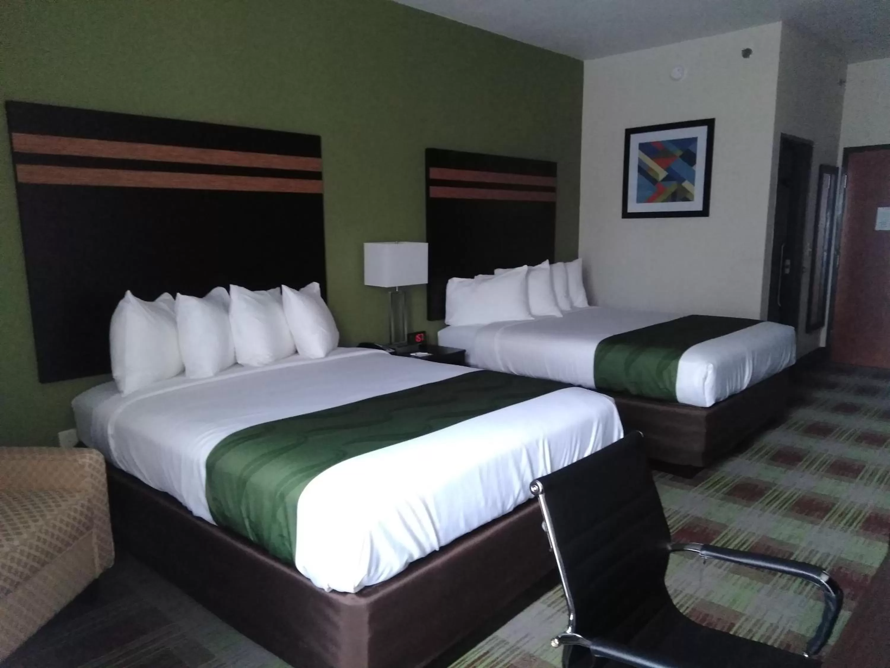 Photo of the whole room, Bed in Quality Inn & Suites Mount Vernon