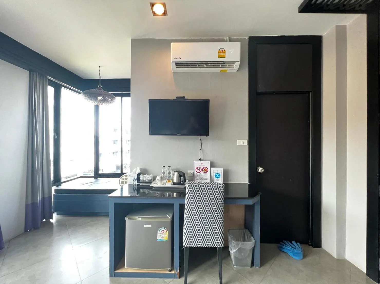 oven in Srisawara Casa Hotel