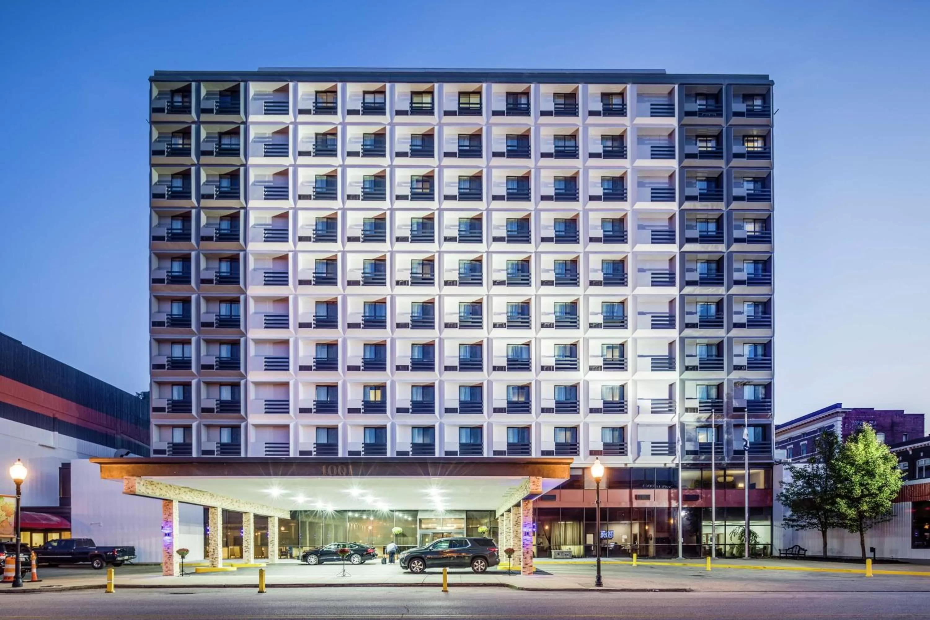 Property building in DoubleTree by Hilton Huntington, WV