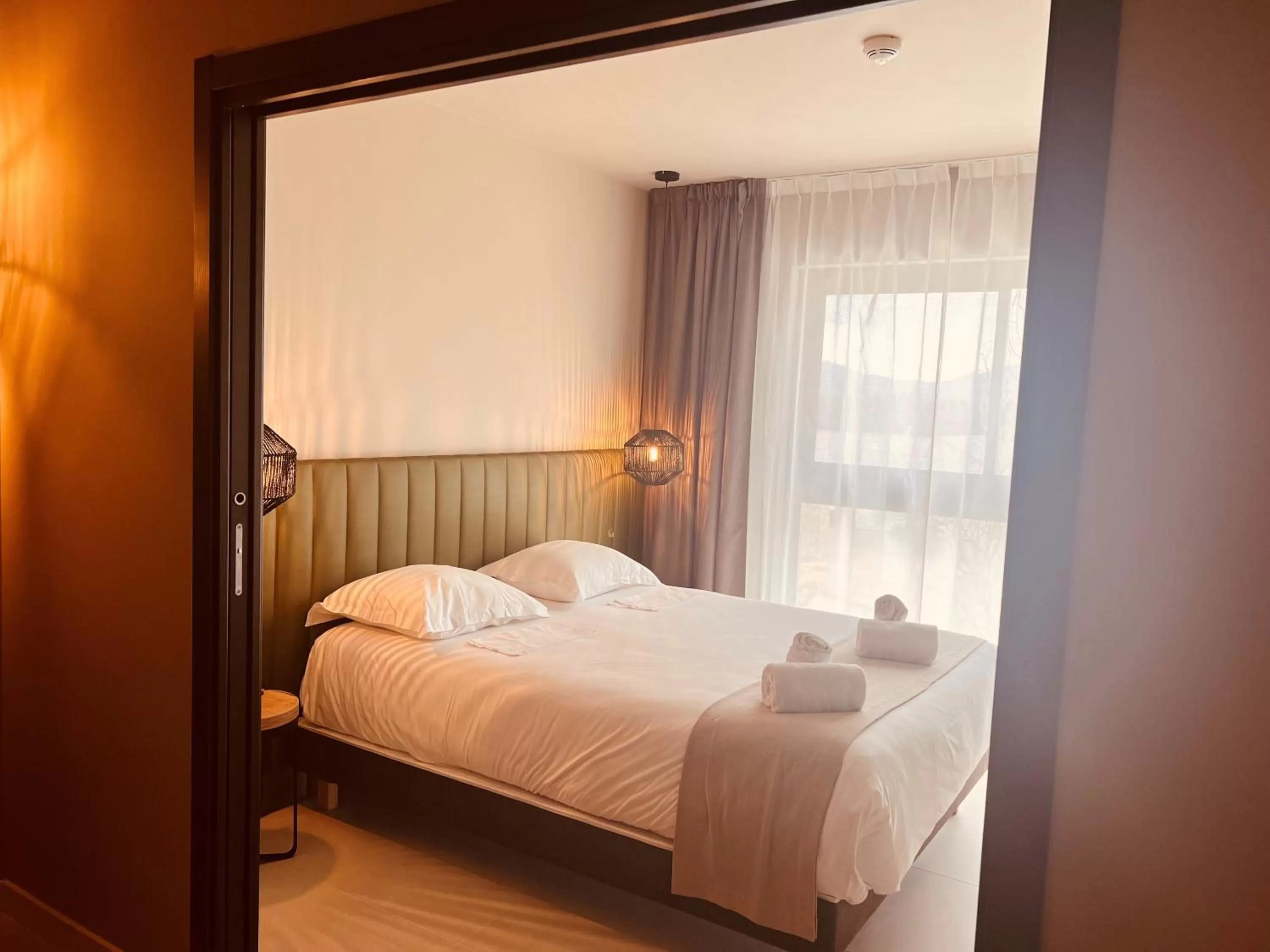 Bed in Hôtel Spa Restaurant La Madrague