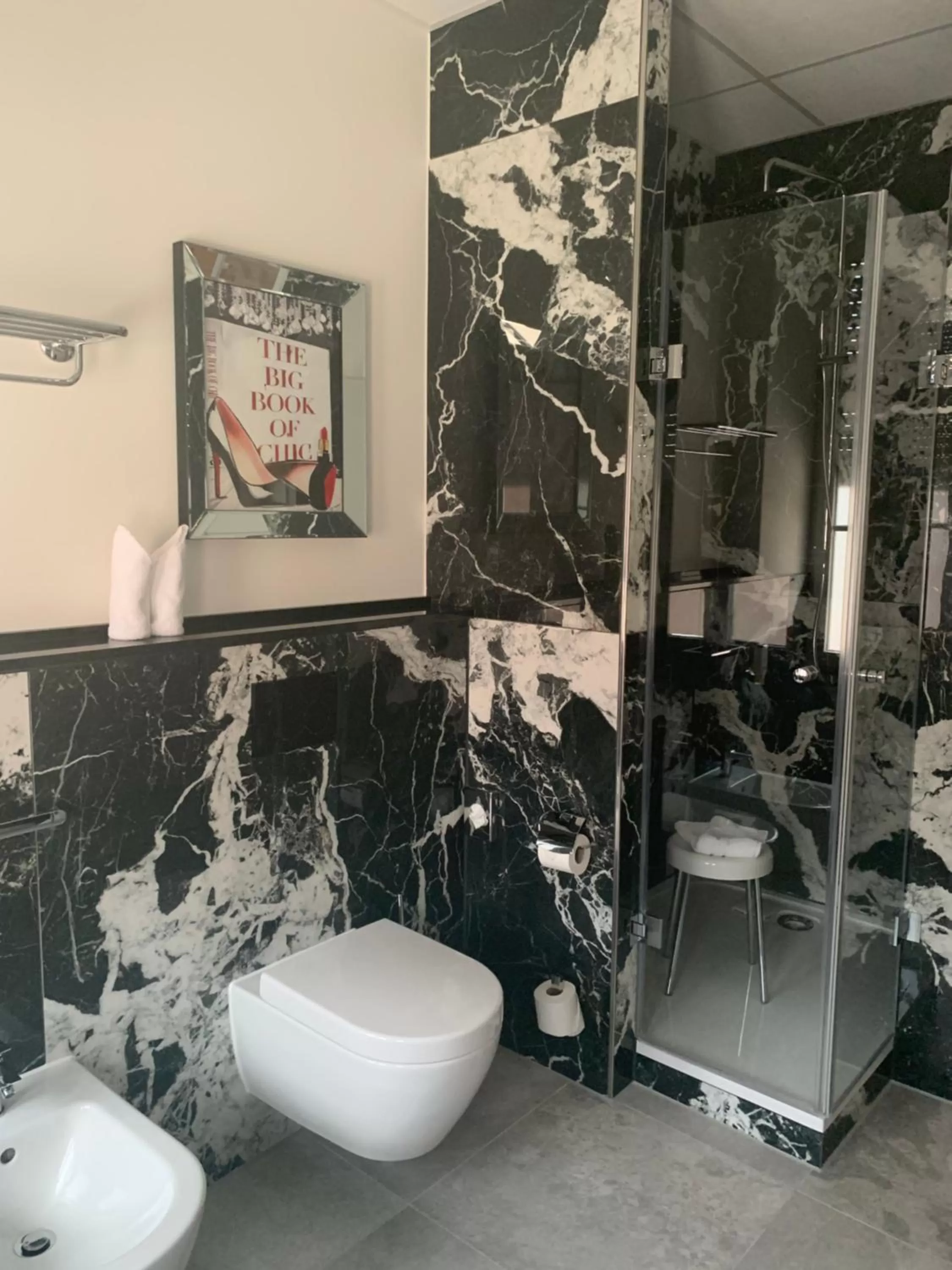 Bathroom in Villa Thea Hotel am Rosengarten