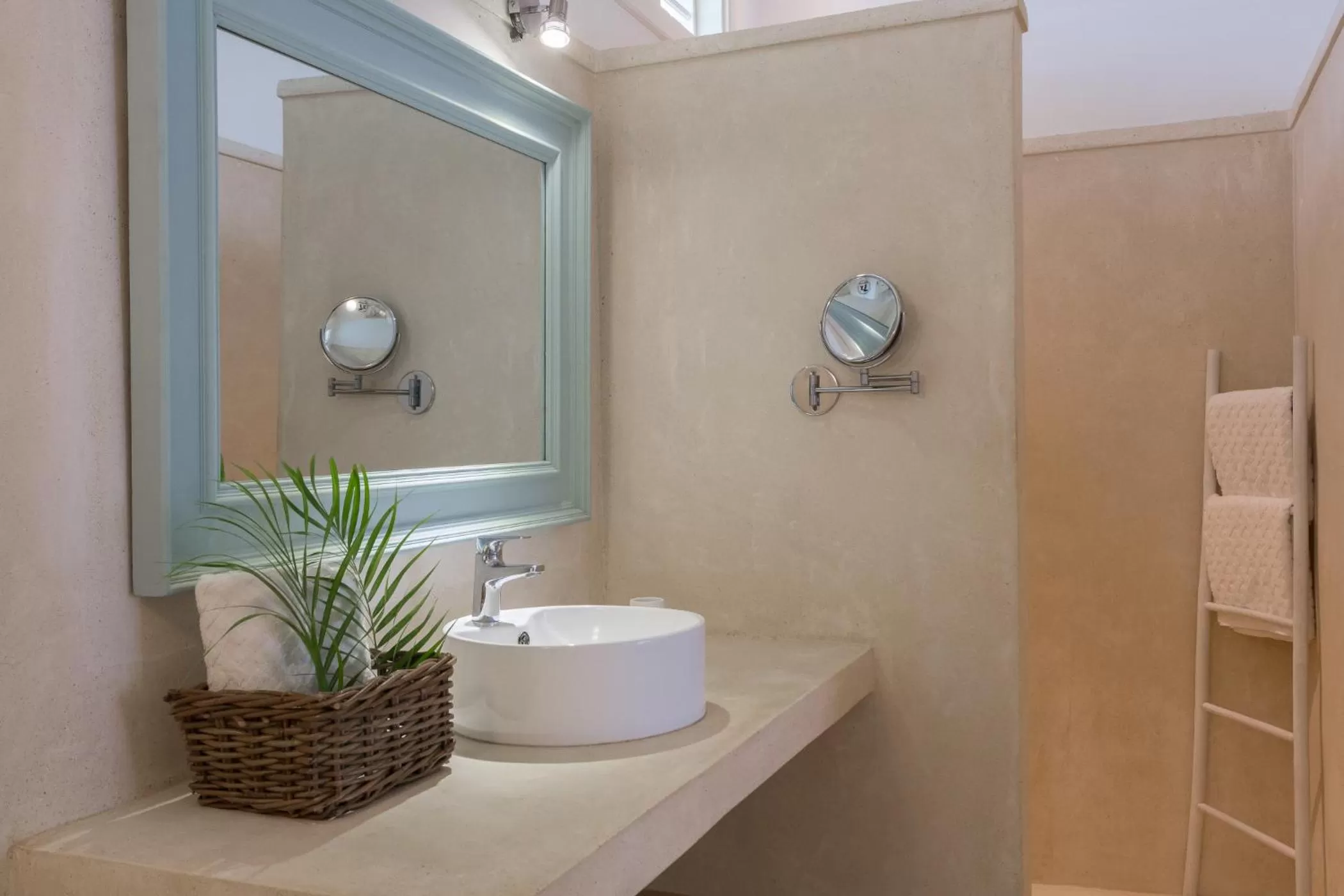 Bathroom in Mahona Boutique Hotel