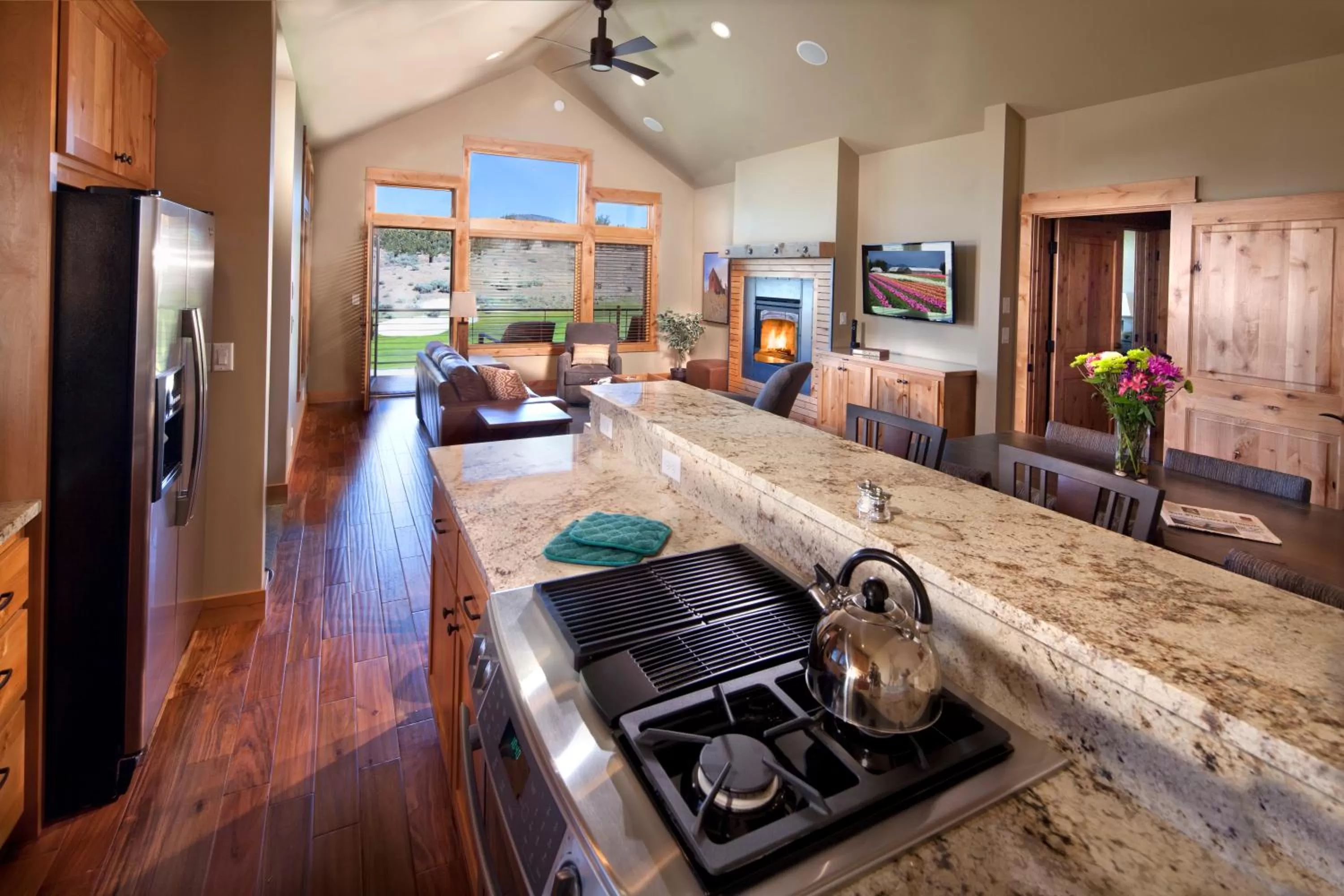 Kitchen or kitchenette in Brasada Ranch