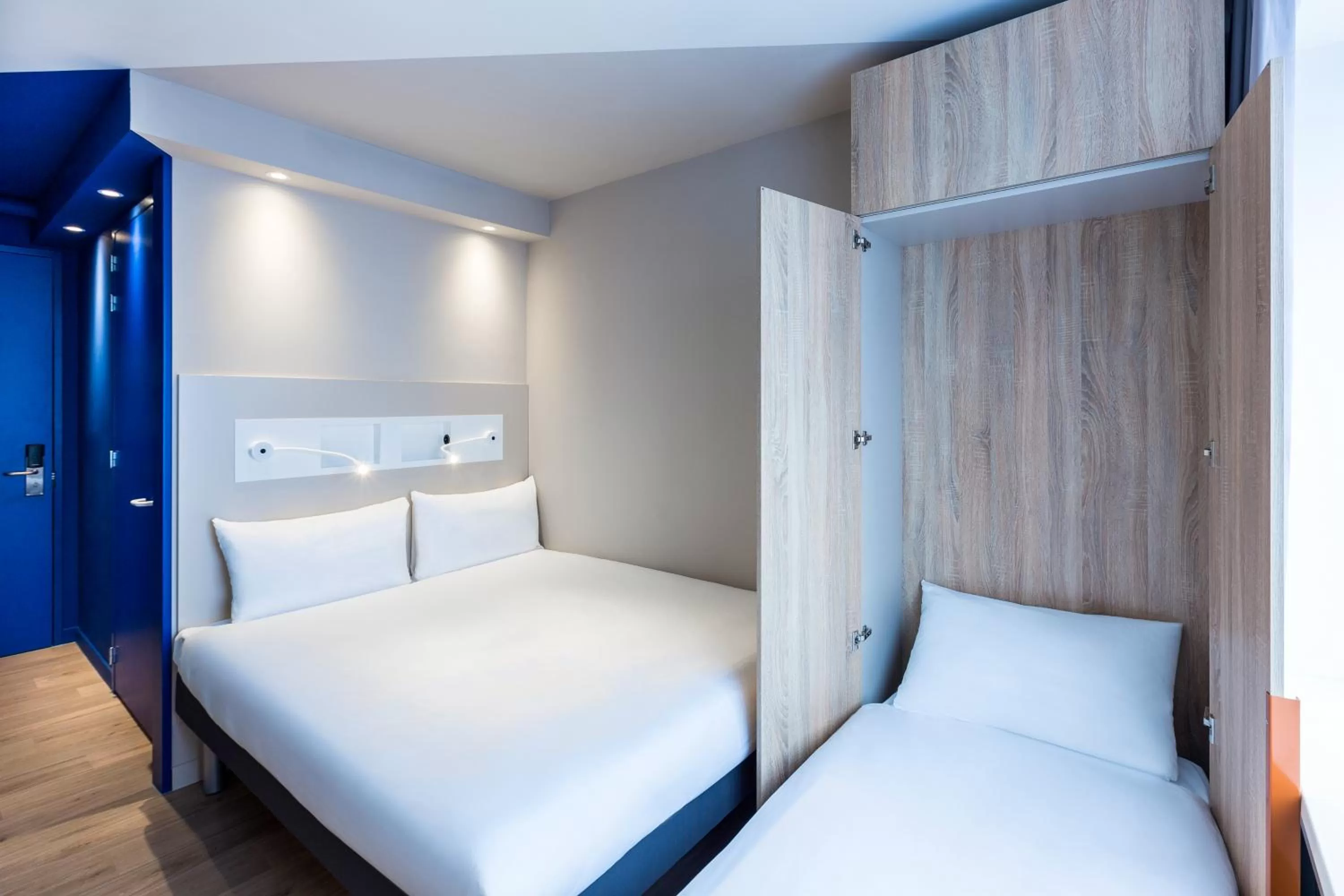 Bedroom, Bed in ibis budget Amsterdam City South