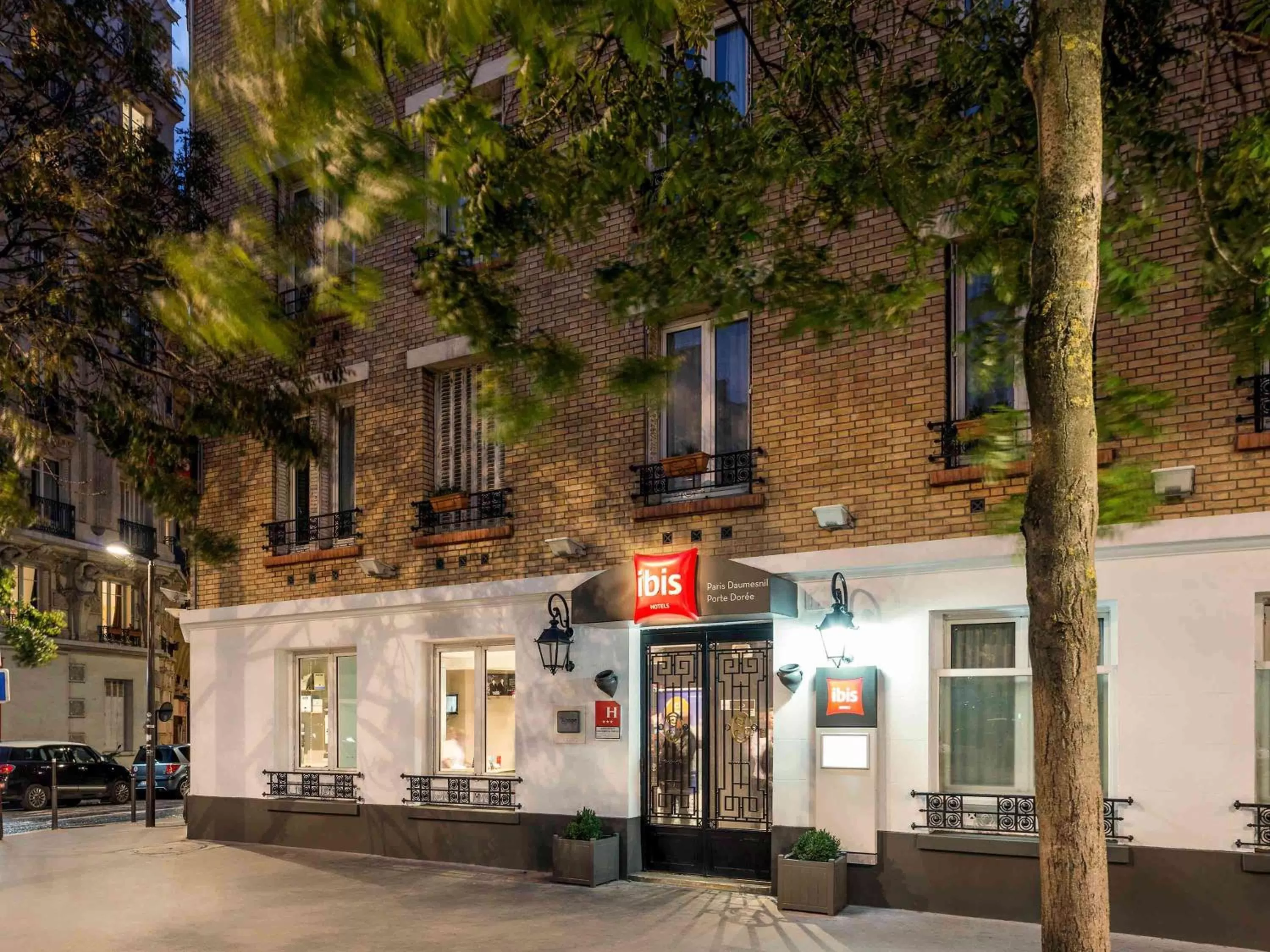 Property building in ibis Daumesnil Porte Doree