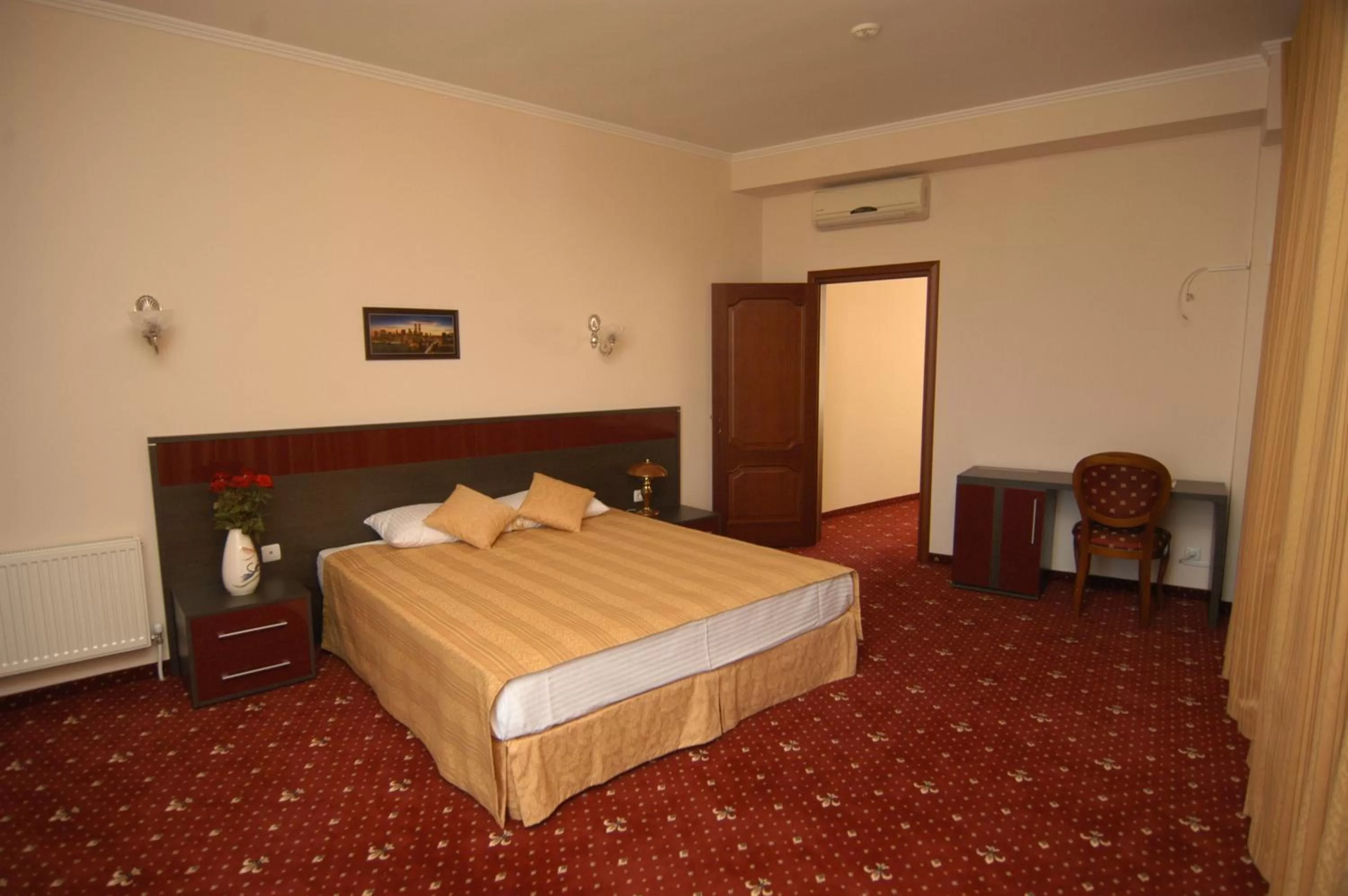 Bed in Manhattan Hotel & Restaurant