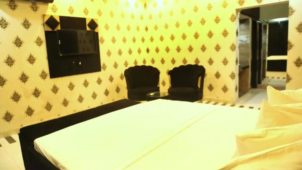 Bed in HOTEL DE SMART Multan