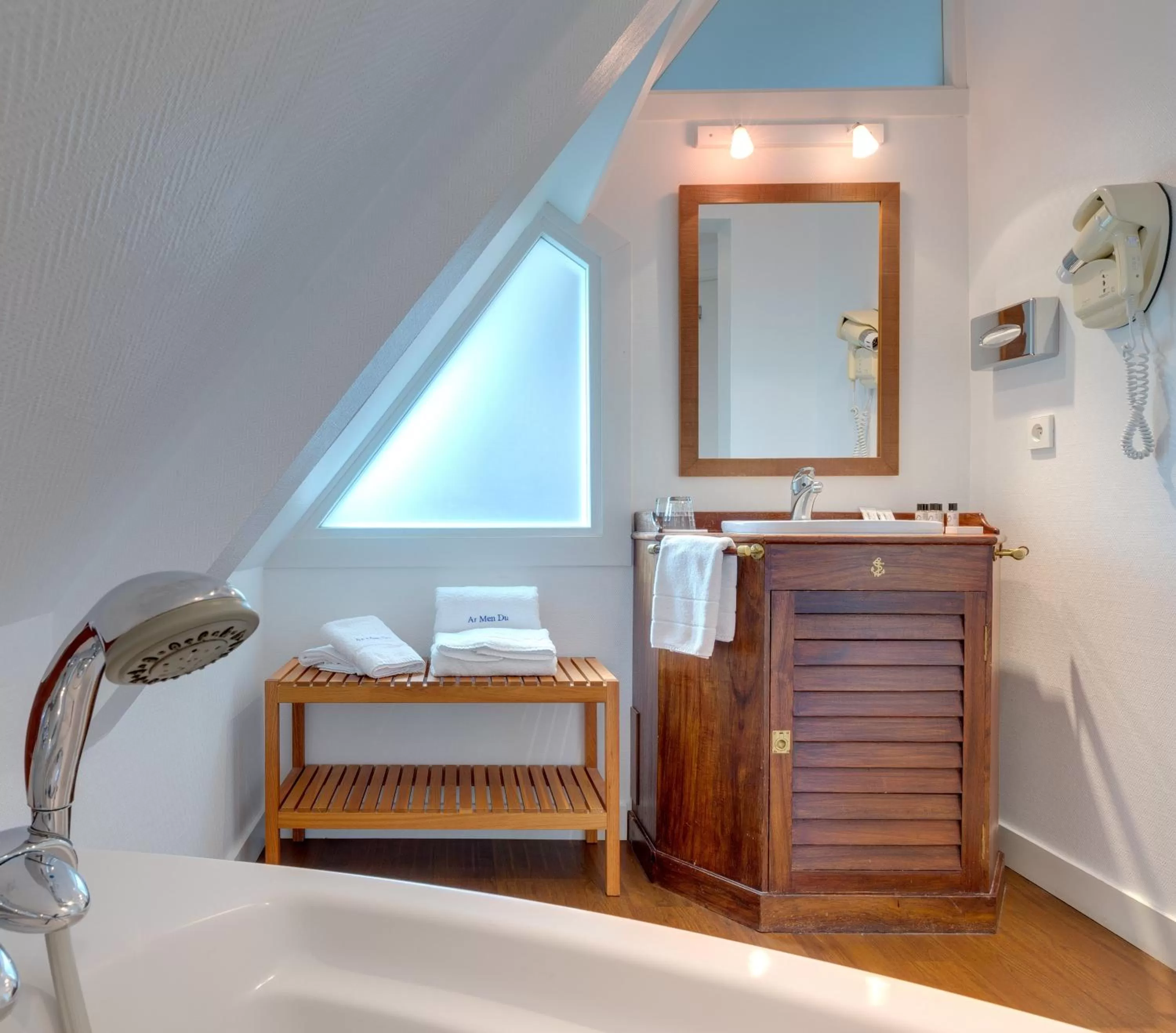 Bathroom in Ar Men Du, Hôtel 3 Etoiles Restaurant Gastronomique Durable